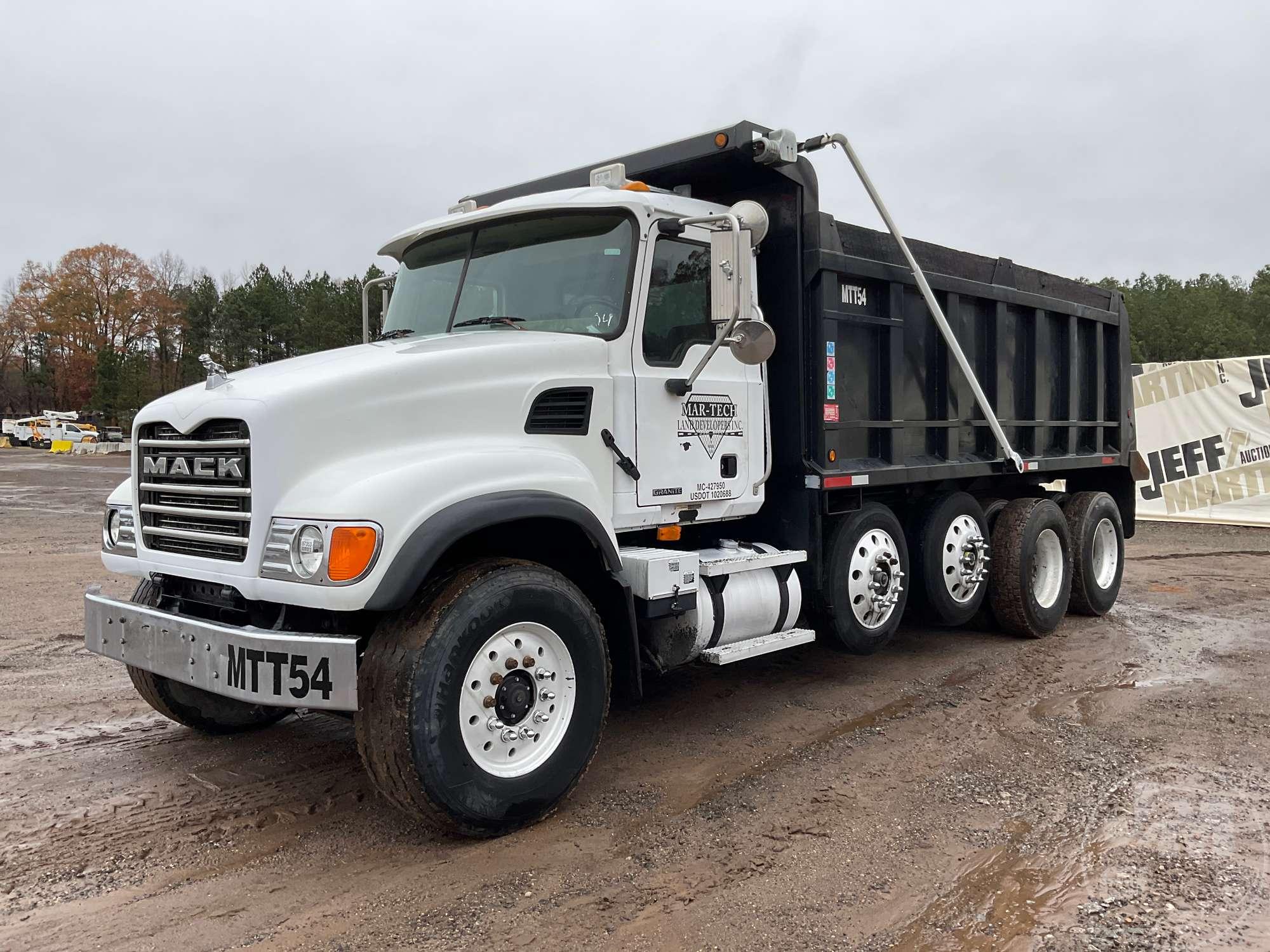 2004 MACK GRANITE CV713 QUAD AXLE DUMP TRUCK VIN: 1M2AG11CX4M017929