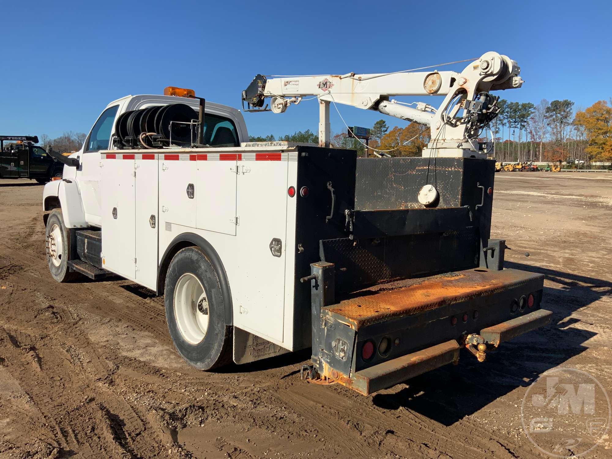 2003 GMC C6500 S/A MECHANICS TRUCK VIN: 1GDL6J1C53F513235