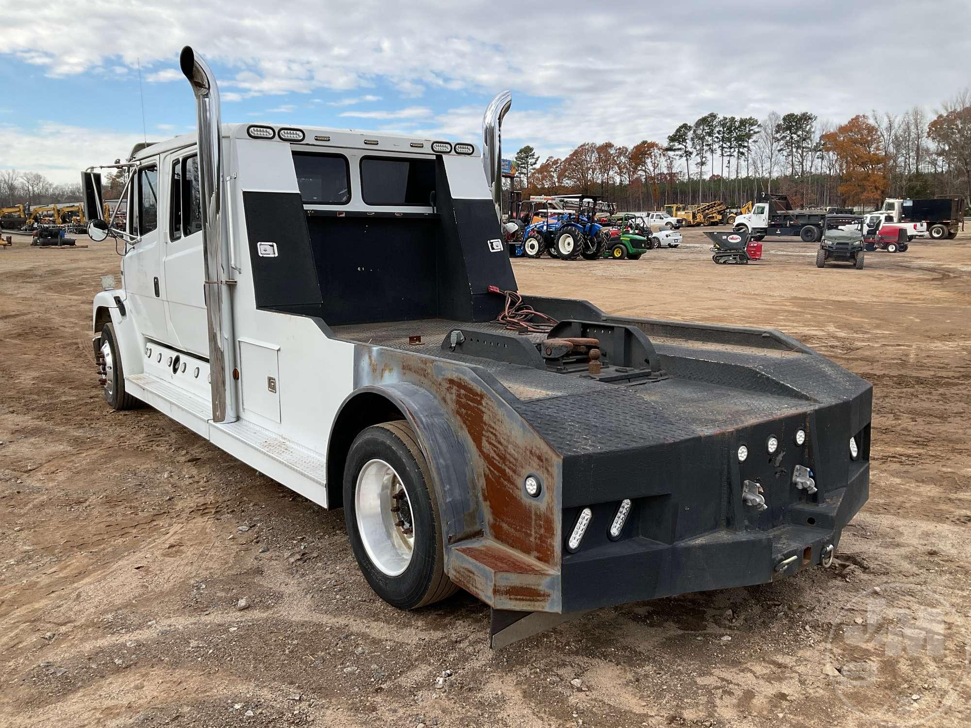 2001 FREIGHTLINER FL60 VIN: 1FV6GJBC11HH08125 CREW CAB FLATBED TRUCK