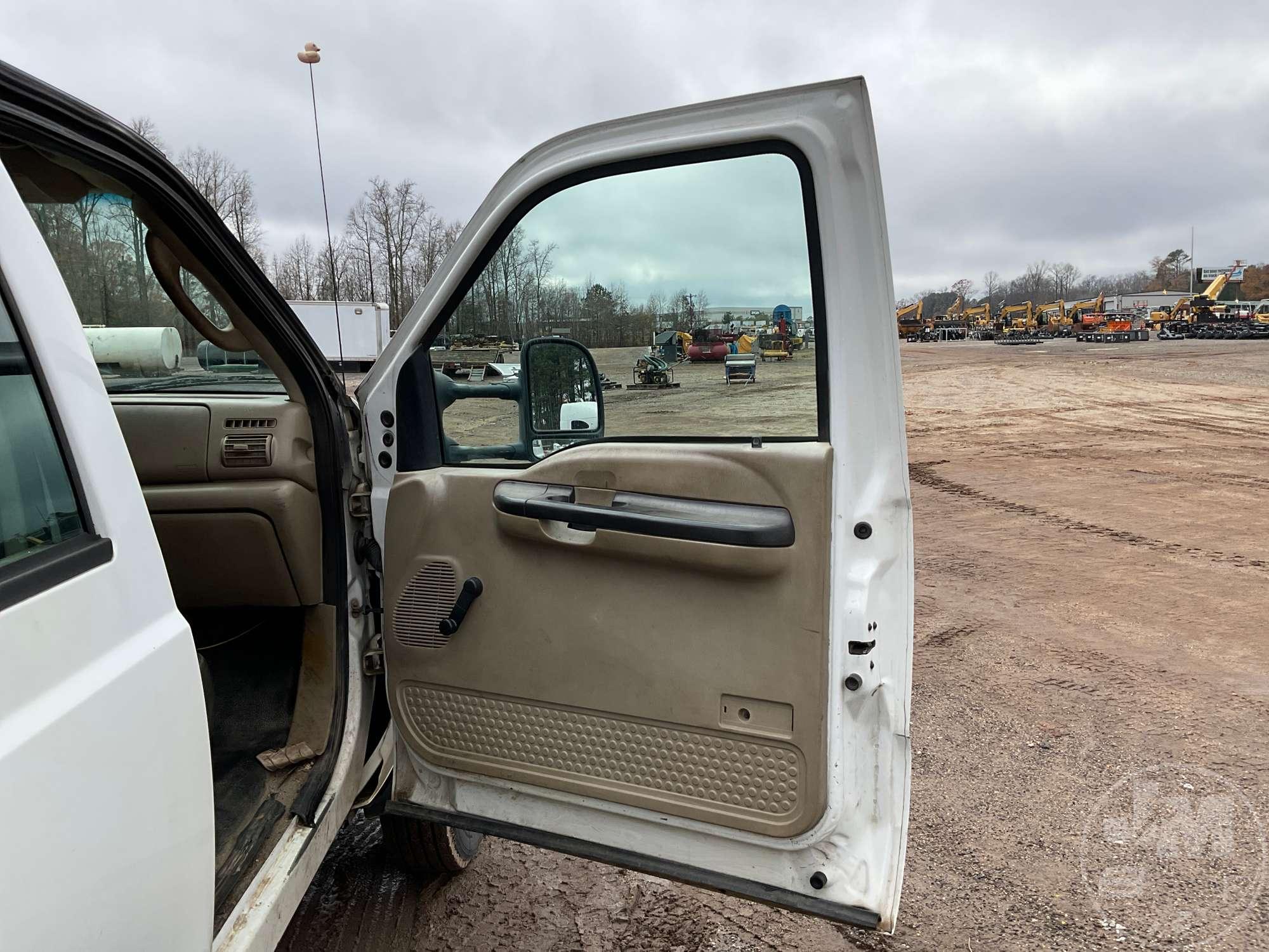 2006 FORD F-550 VIN: 1FDAW56P96EA71564 CREW CAB FLATBED TRUCK