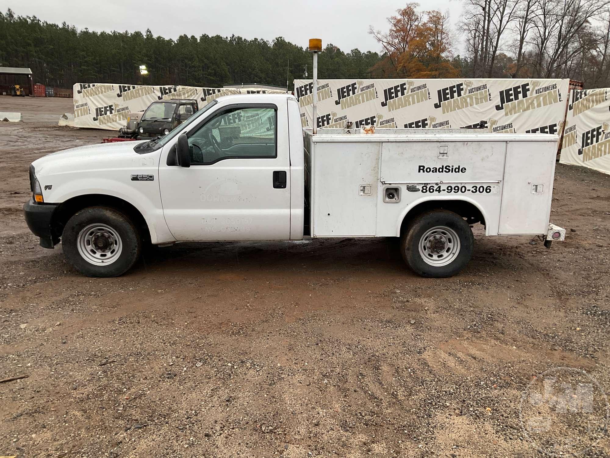 2002 FORD F-250 SUPER DUTY UTILITY TRUCK VIN: 1FDNF20L32ED64568