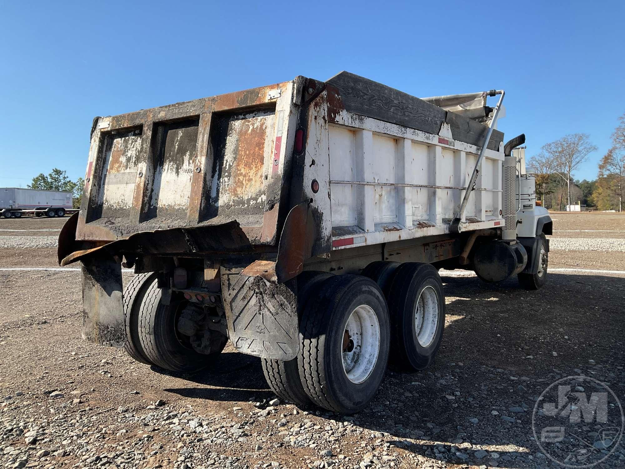 2003 MACK RD VIN: 1M2P264C43M034385 TANDEM AXLE DUMP TRUCK