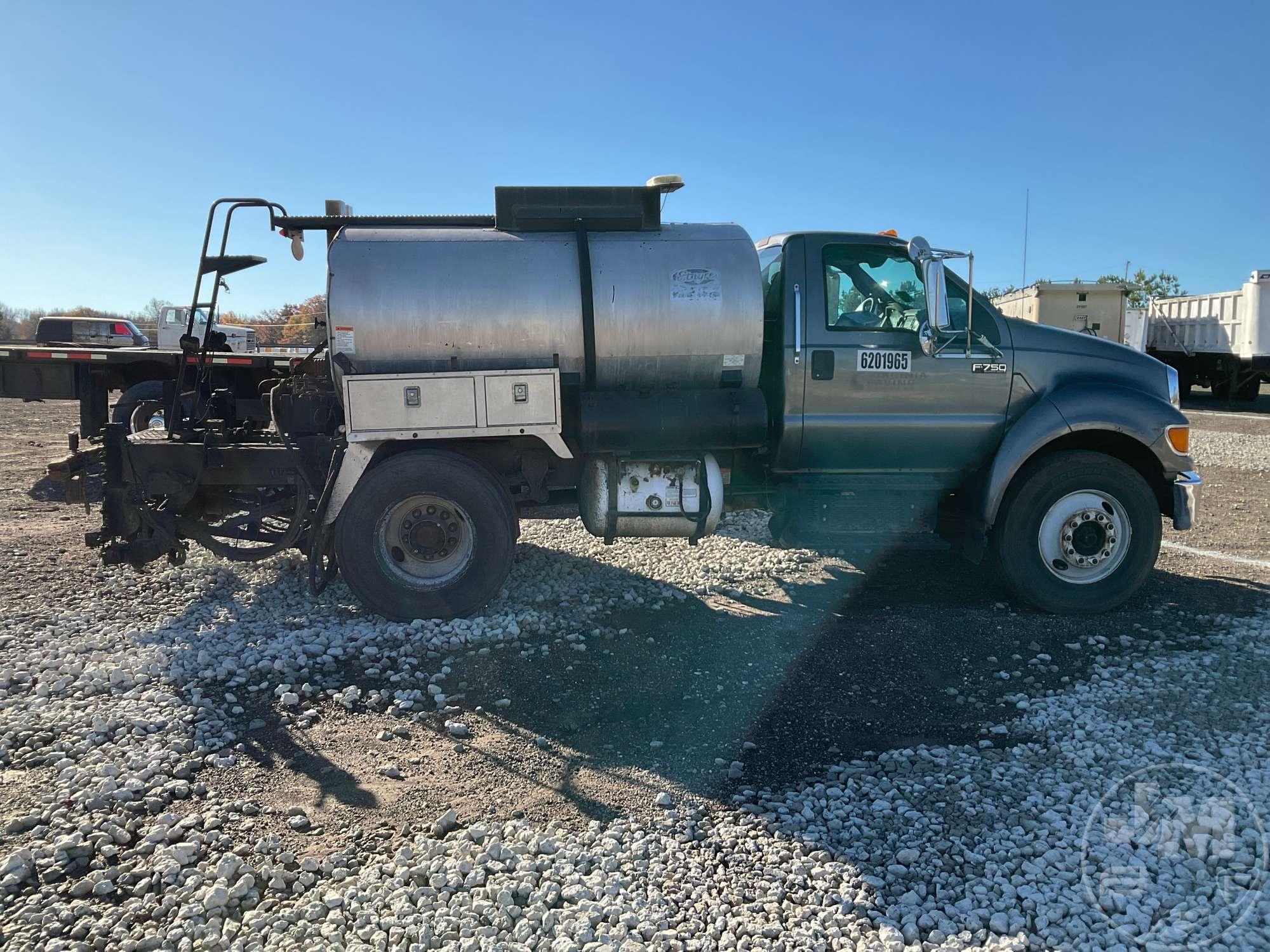 2012 FORD F-750 VIN: 3FRXF7FJ3CV157347 SINGLE AXLE ASPHALT DISTRIBUTOR TRUCK