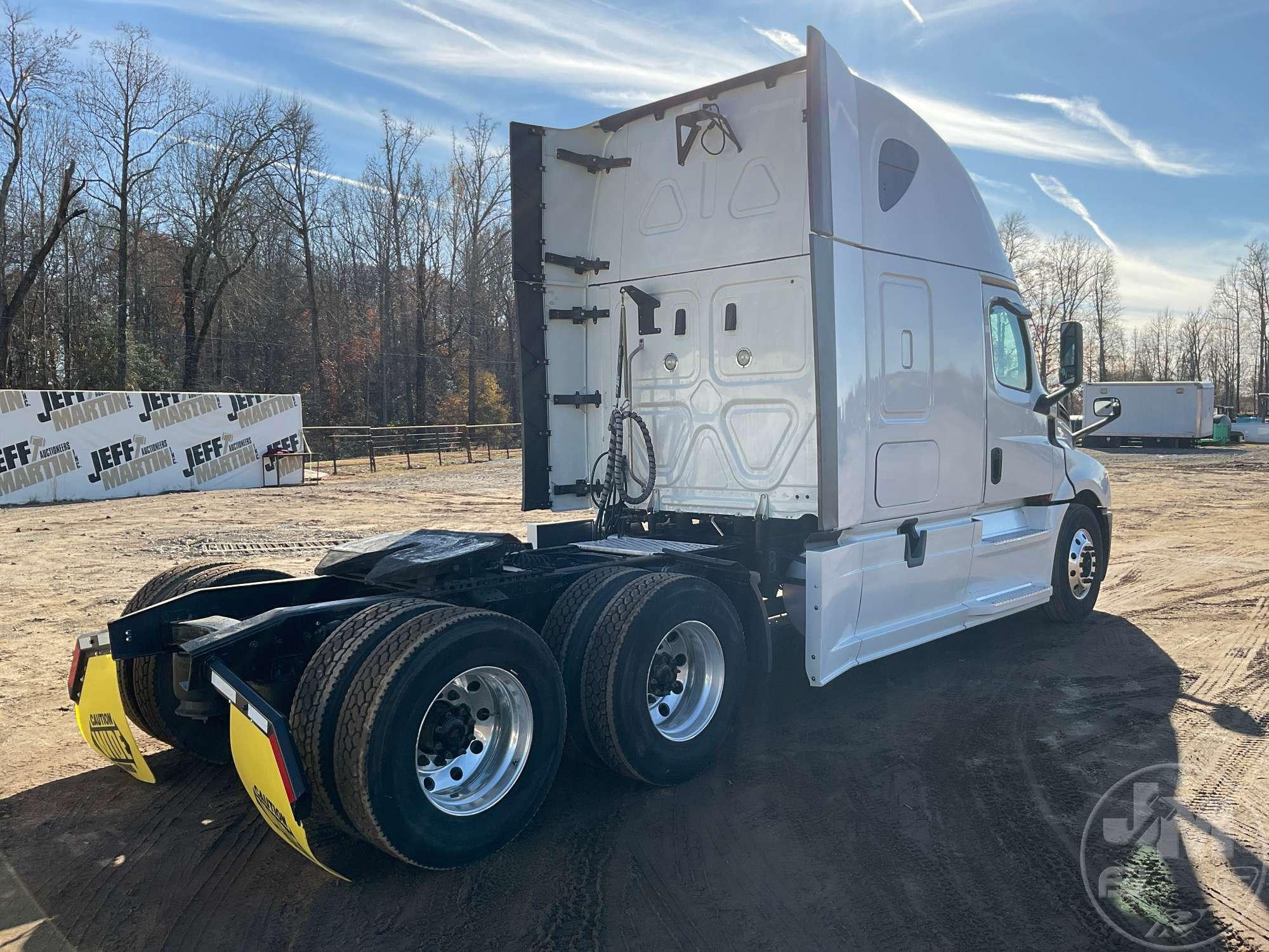 2018 FREIGHTLINER CASCADIA 125 NEXT GEN VIN: 3AKJHHFG0JSJJ1404 TANDEM AXLE TRUCK TRACTOR