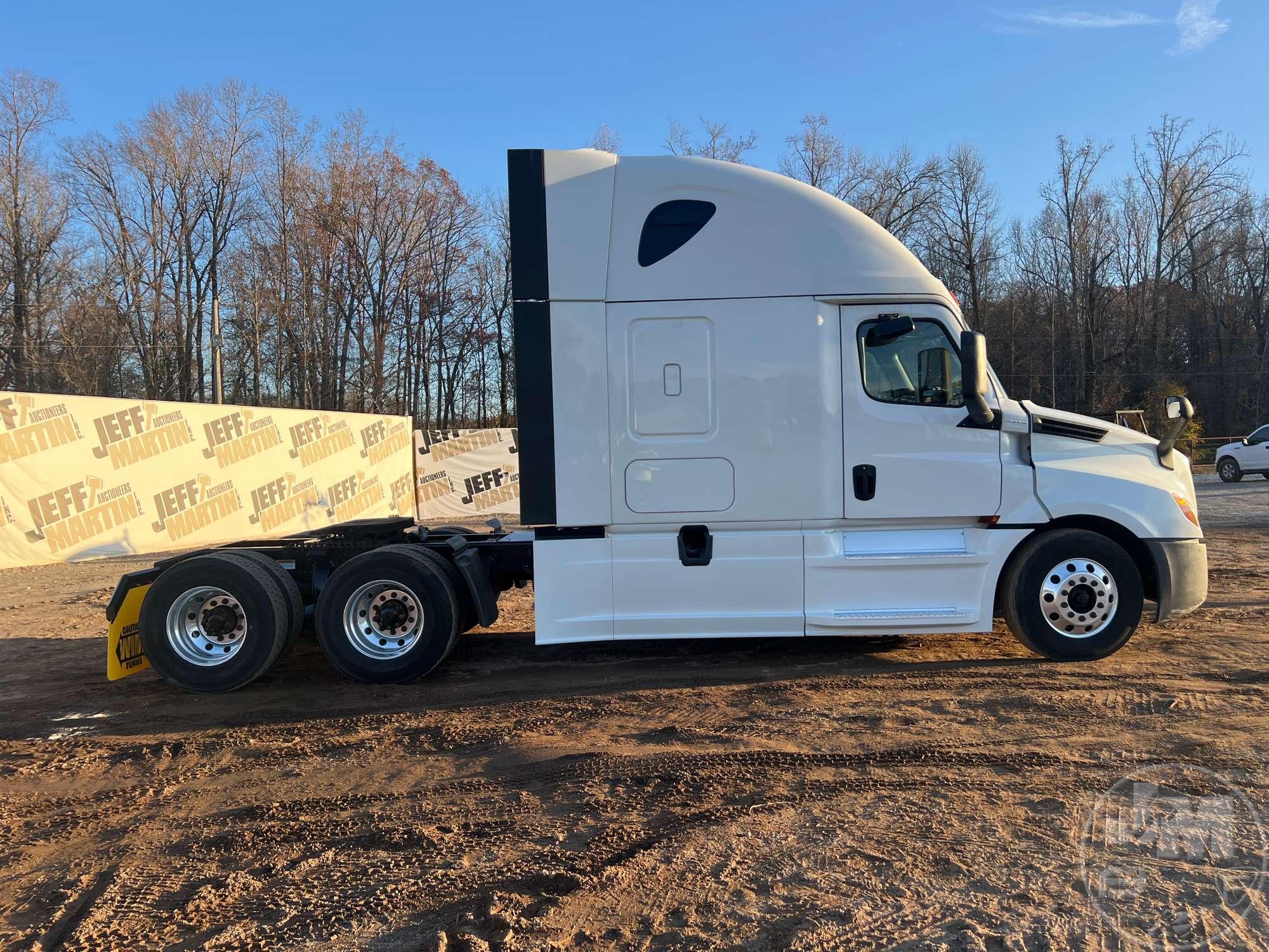 2018 FREIGHTLINER CASCADIA 125 NEXT GEN VIN: 3AKJHHDR2JSJJ0730 TANDEM AXLE TRUCK TRACTOR