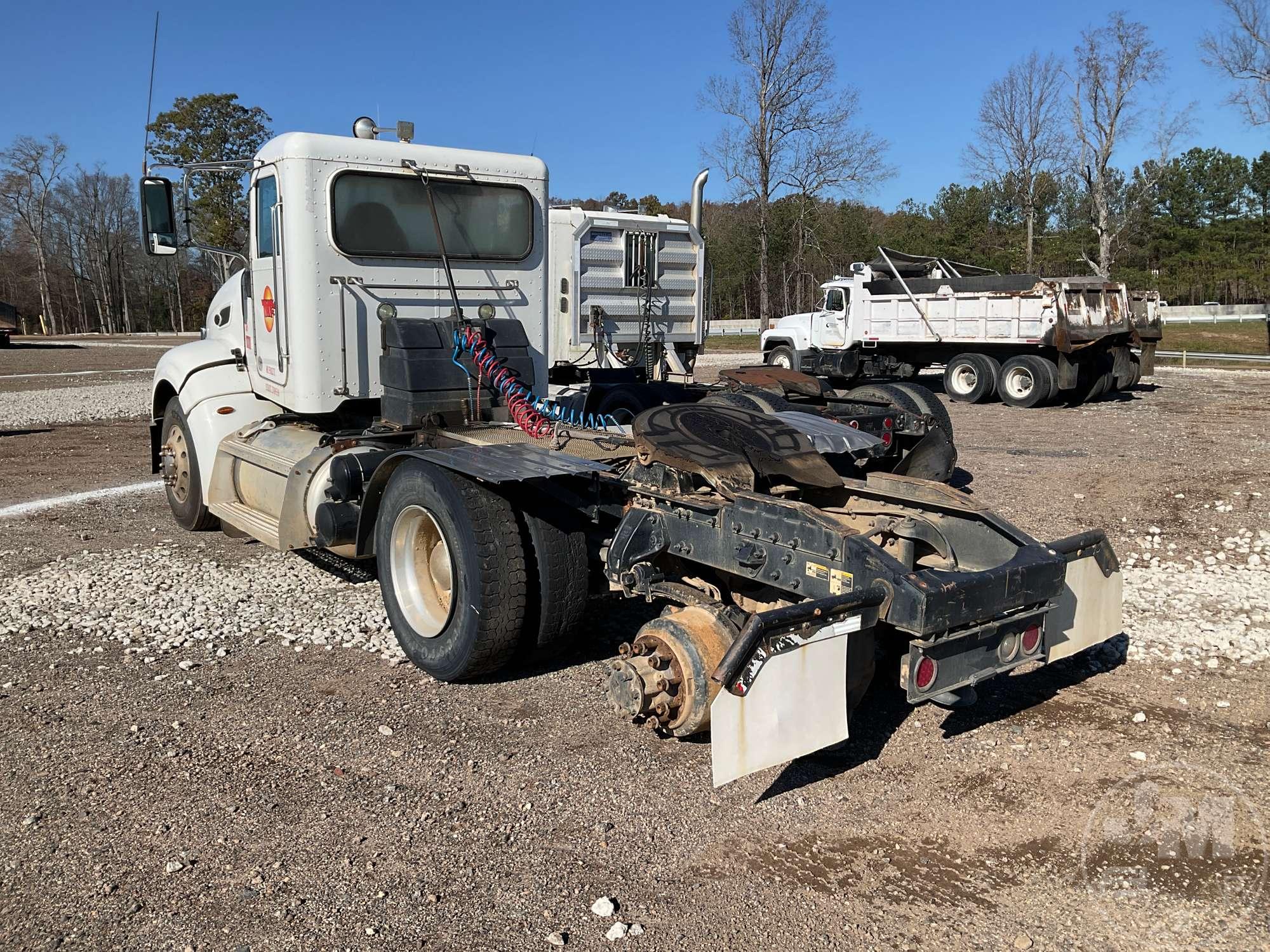 2012 PETERBILT 386 VIN: 1XPHDP9X8CD145489 T/A DAY CAB TRUCK TRACTOR