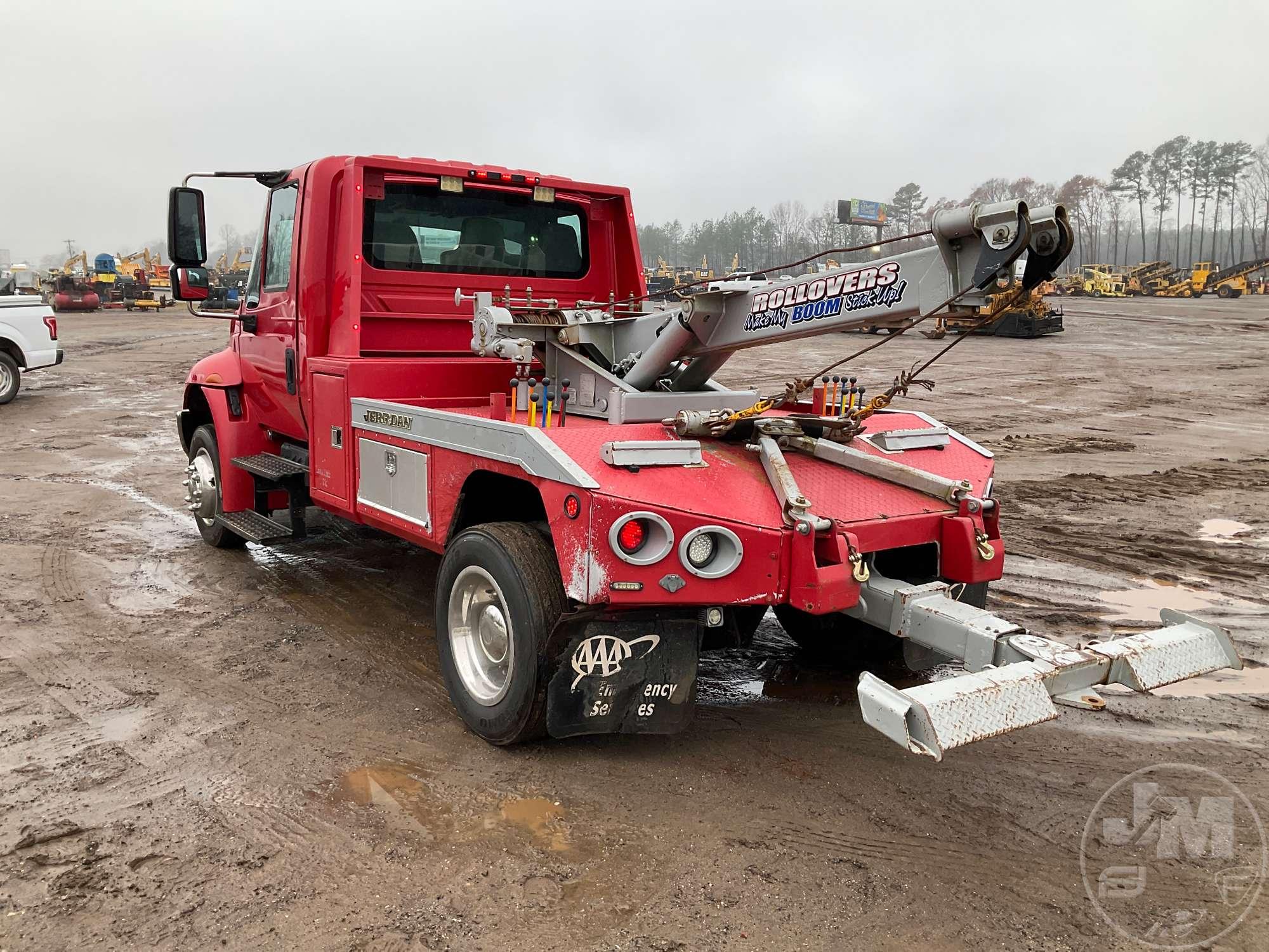 2002 INTERNATIONAL 4300 SBA 4X2 SINGLE AXLE WRECKER VIN: 1HTMMAAM92H535395