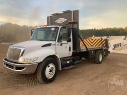 2005 INTERNATIONAL 4300 VIN: 1HTMMAALX5H100543 SINGLE AXLE TRAFFIC CONTROL SIGNAL TRUCK