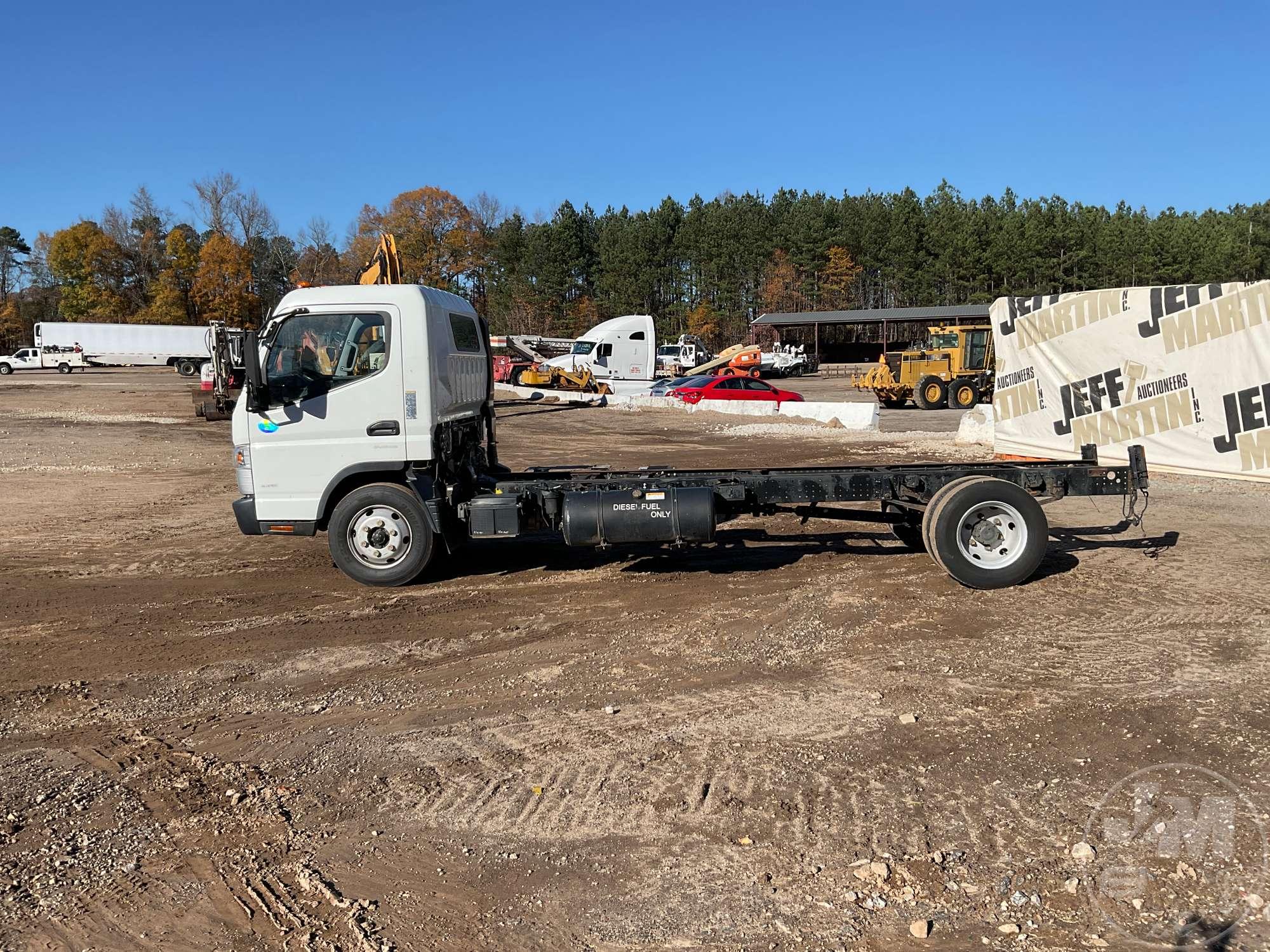 2014 MITSUBISHI FUSO FEC92S SINGLE AXLE VIN: JL6CRH1AXEK004567 CAB & CHASSIS