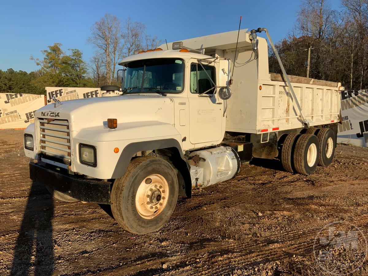 1998 MACK RD690S TANDEM AXLE DUMP TRUCK VIN: 1M2P264C4WM025111