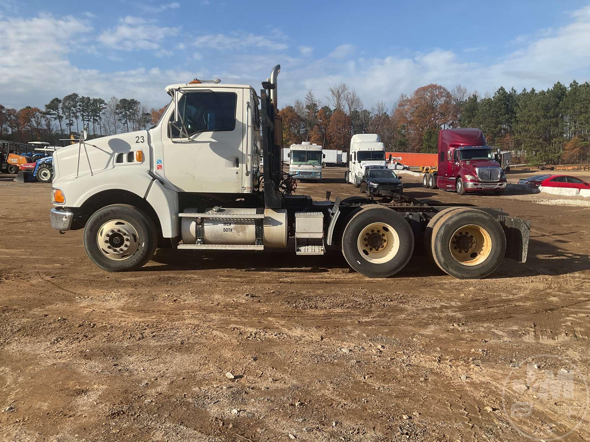 2007 STERLING TRUCK L9500 SERIES VIN: 2FWJAZCK27AY42002 TANDEM AXLE DAY CAB TRUCK TRACTOR