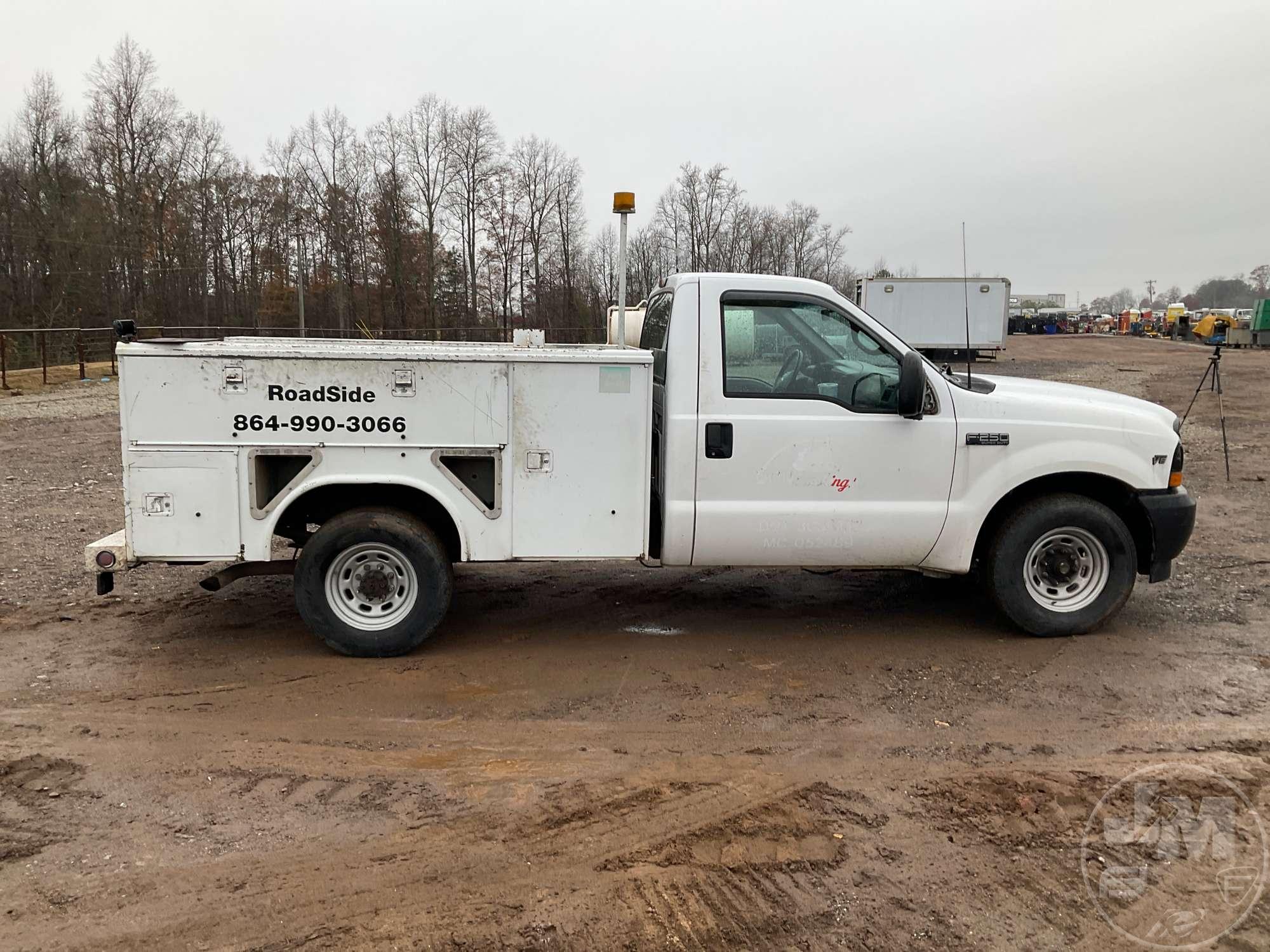 2002 FORD F-250 SUPER DUTY UTILITY TRUCK VIN: 1FDNF20L32ED64568