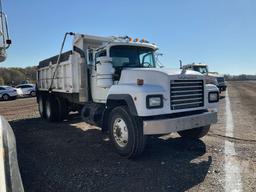 2003 MACK RD VIN: 1M2P264C43M034385 TANDEM AXLE DUMP TRUCK