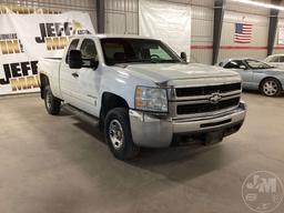 2008 CHEVROLET SILVERADO EXTENDED CAB 4X4 3/4 TON PICKUP VIN: 1GCHK29K18E202440