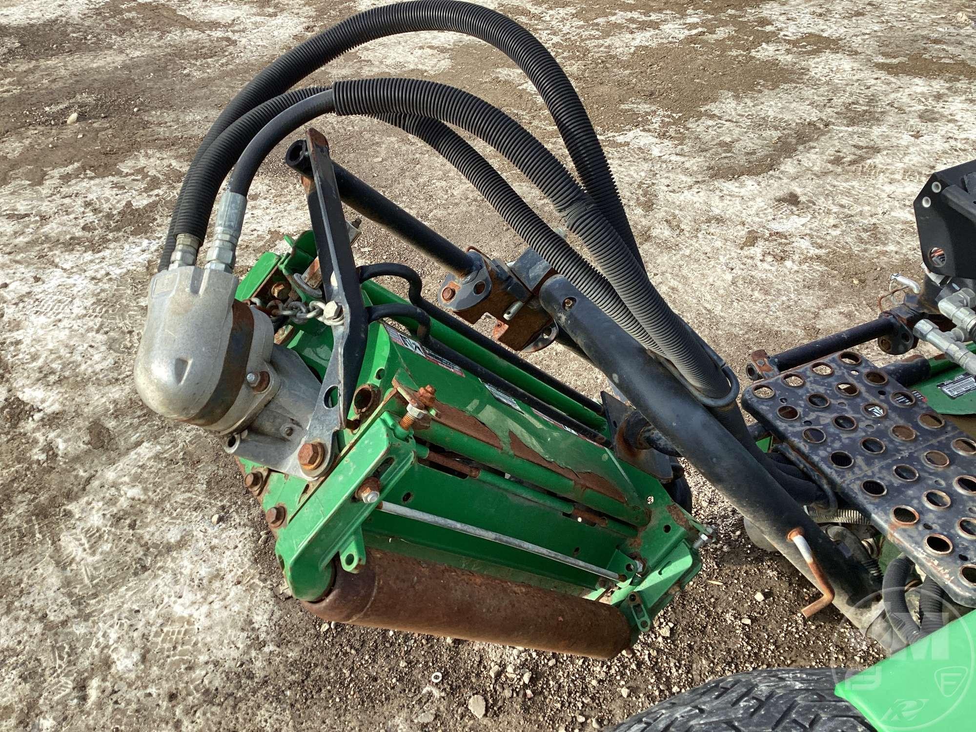 1995  JOHN DEERE 3235B SN: TC3235T040190 REEL MOWER