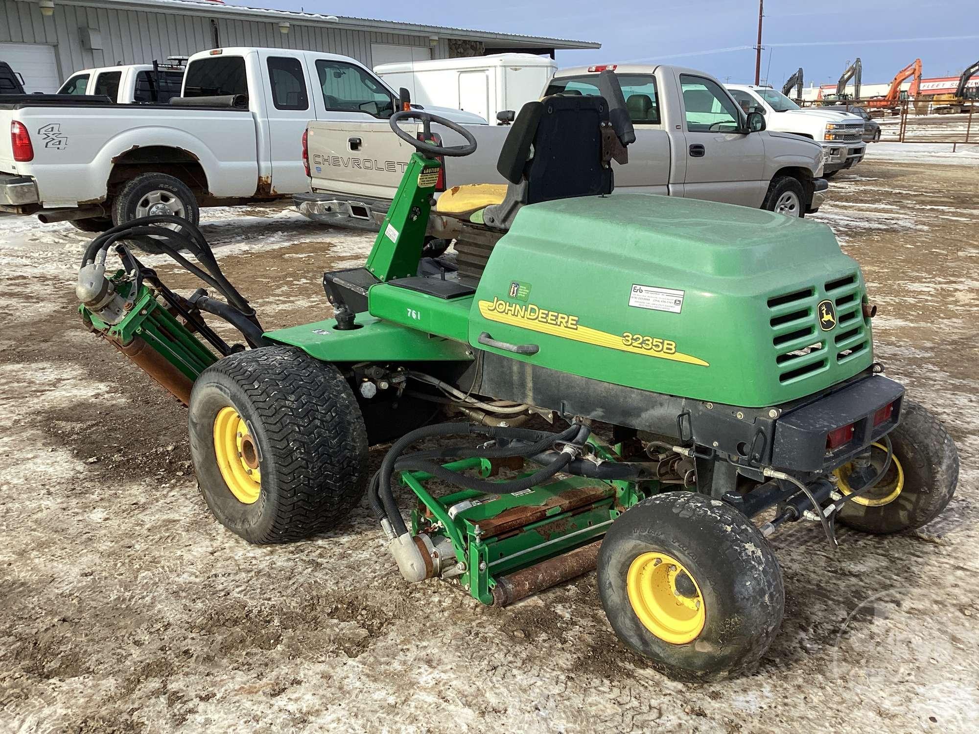 1995  JOHN DEERE 3235B SN: TC3235T040190 REEL MOWER