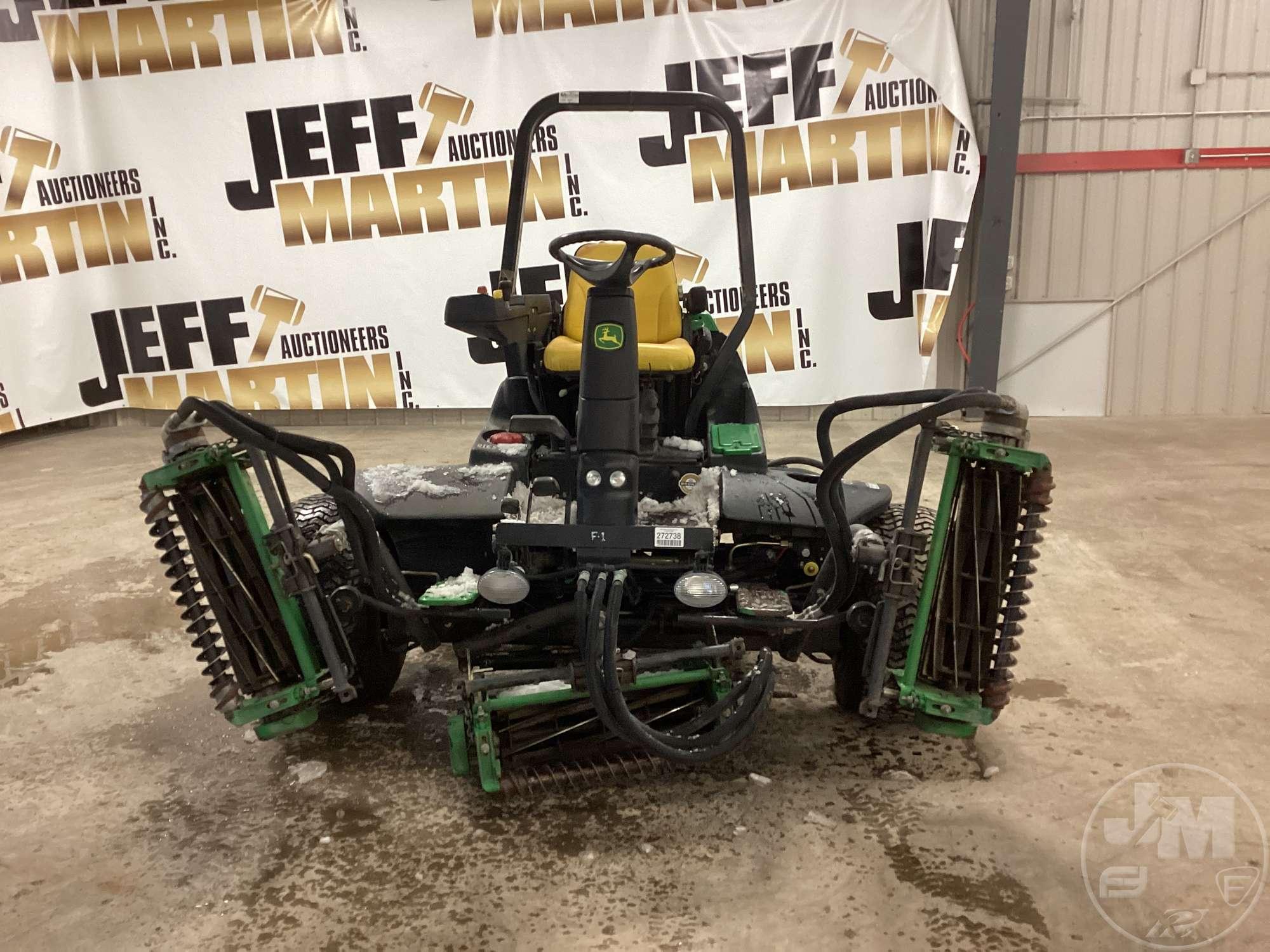 JOHN DEERE 3235C REEL MOWER SN: TC3235C020158