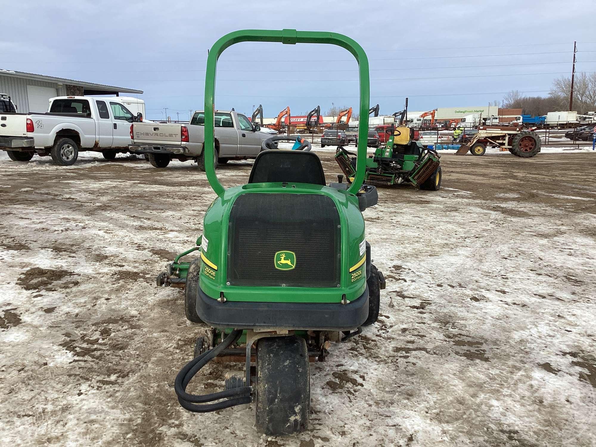 JOHN DEERE 2500E REEL MOWER SN: TC25EHG030021