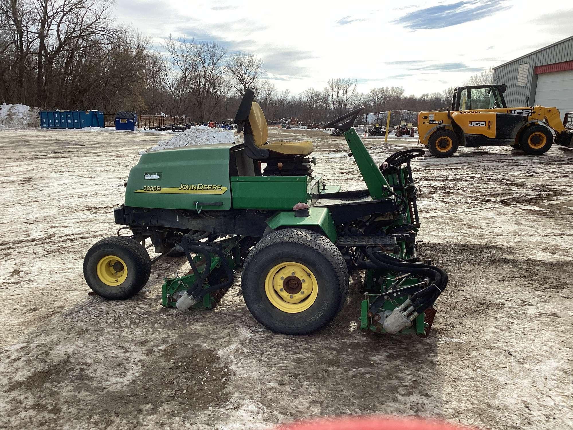 1995  JOHN DEERE 3235B SN: TC3235T040190 REEL MOWER