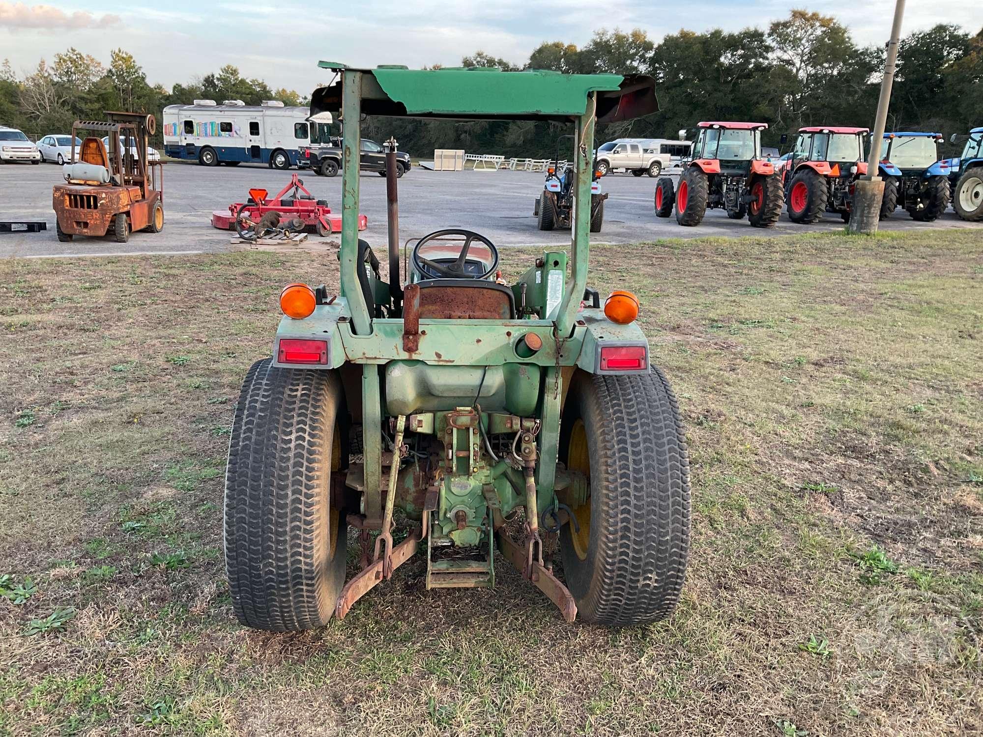 JOHN DEERE 870 4X4 TRACTOR W/ LOADER