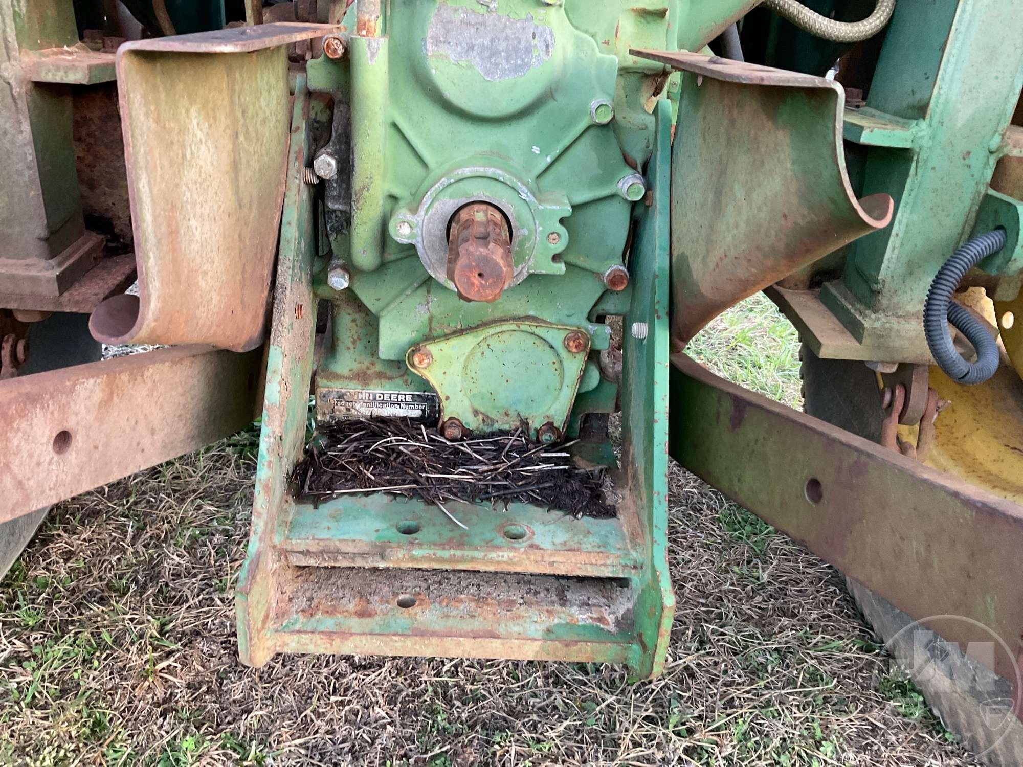 JOHN DEERE 870 4X4 TRACTOR W/ LOADER