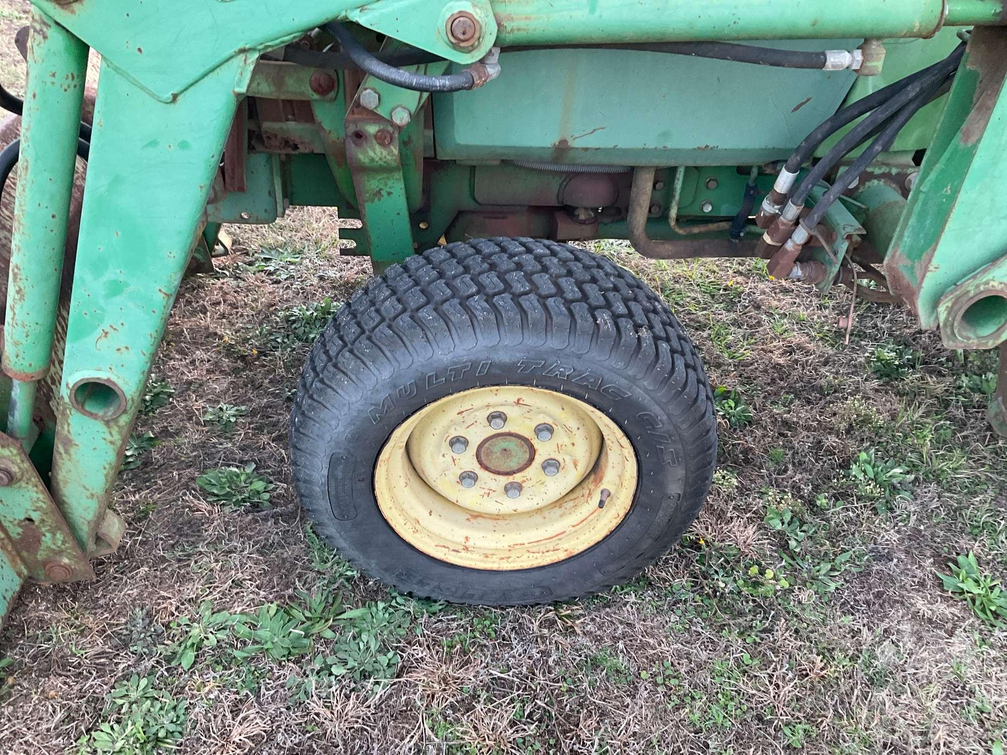 JOHN DEERE 870 4X4 TRACTOR W/ LOADER