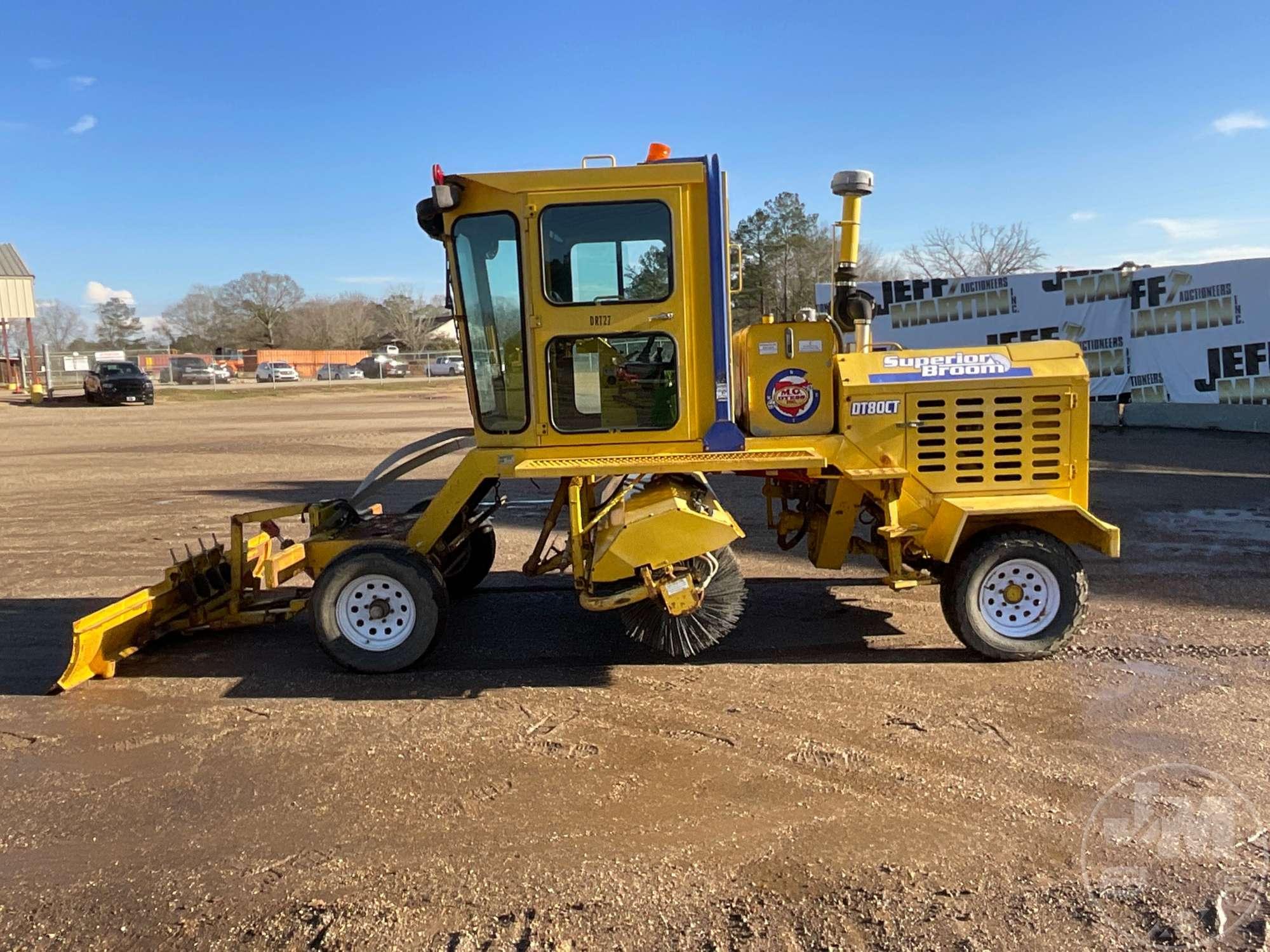 2010 SUPERIOR BROOM DT80 SN: 810031 SWEEPER