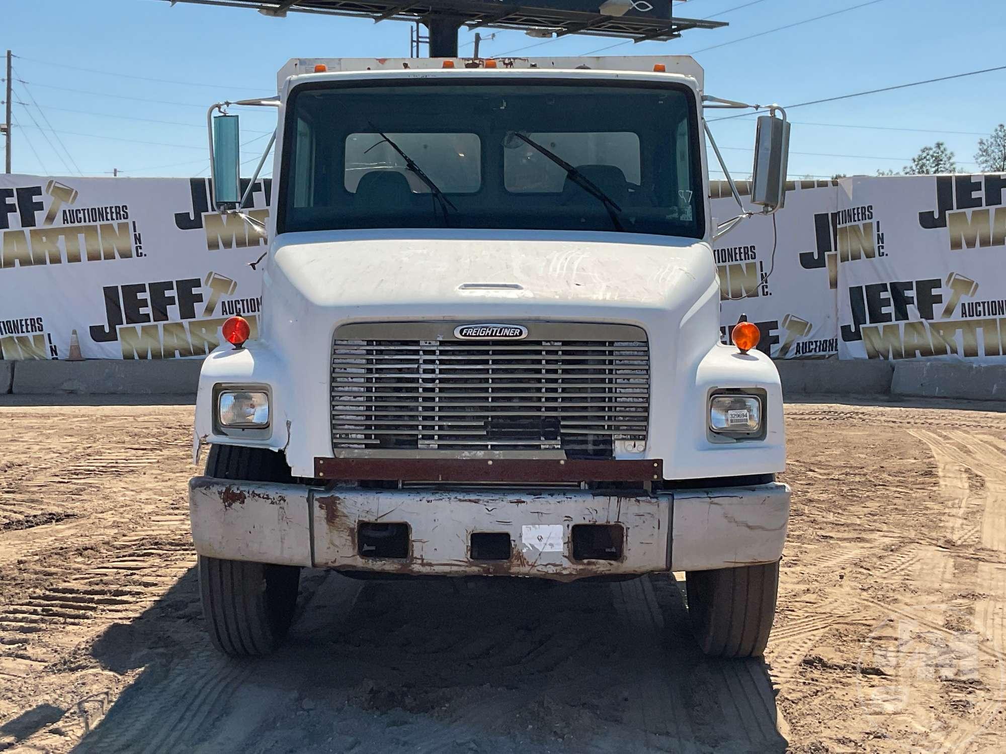 1998 FREIGHTLINER FL70 DEBRIS TRUCK VIN: 1FUWHLBA0WH903469