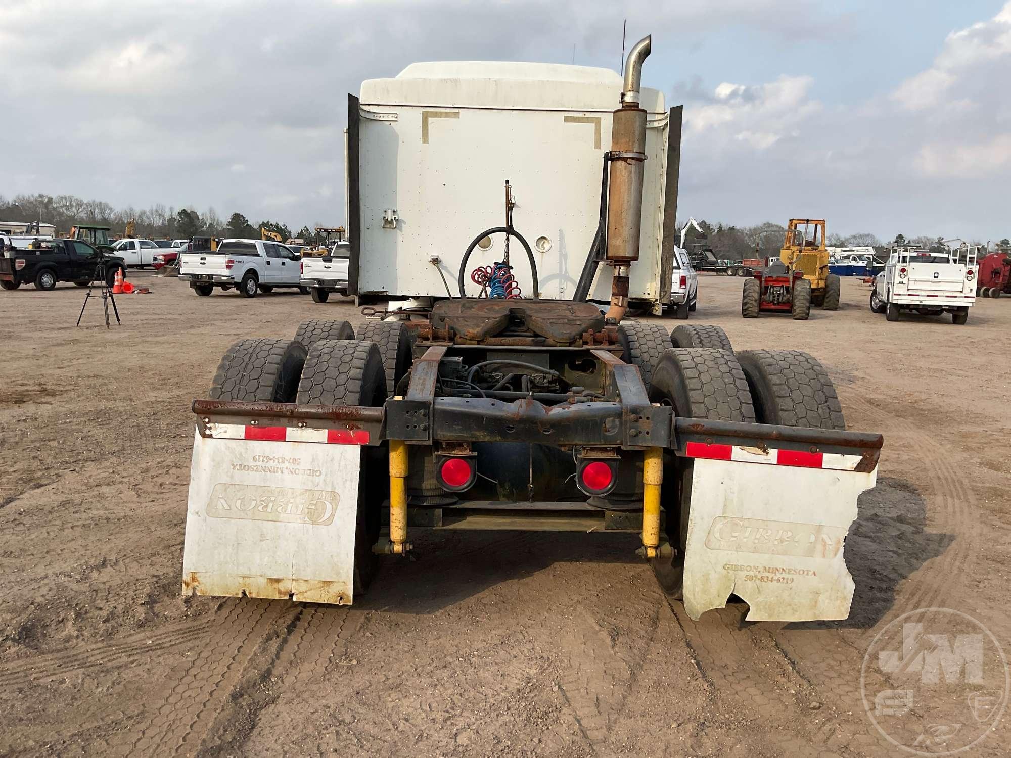 1998 INTERNATIONAL 9200 TANDEM AXLE TRUCK TRACTOR VIN: 2HSFMAHR2WC061611