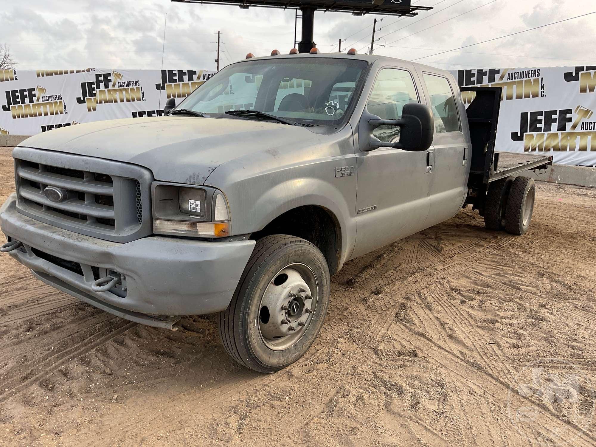 2003 FORD F-550 SUPER DUTY SINGLE AXLE CREW CAB 4X4 FLATBED TRUCK VIN: 1FDAW57F93EA63062