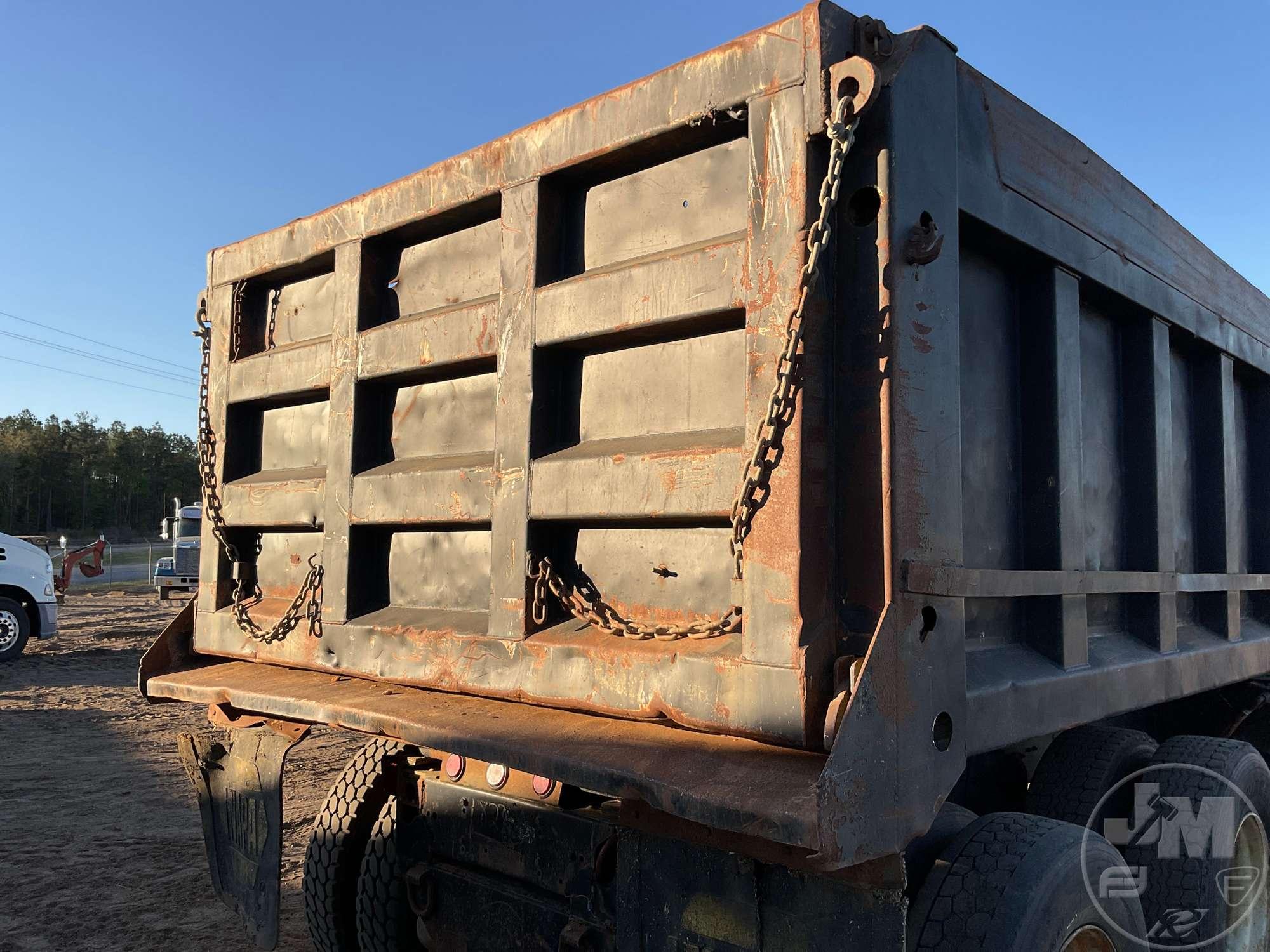 2001 CHEVROLET C7 TANDEM AXLE DUMP TRUCK VIN: 1GBT7H4C61J511823