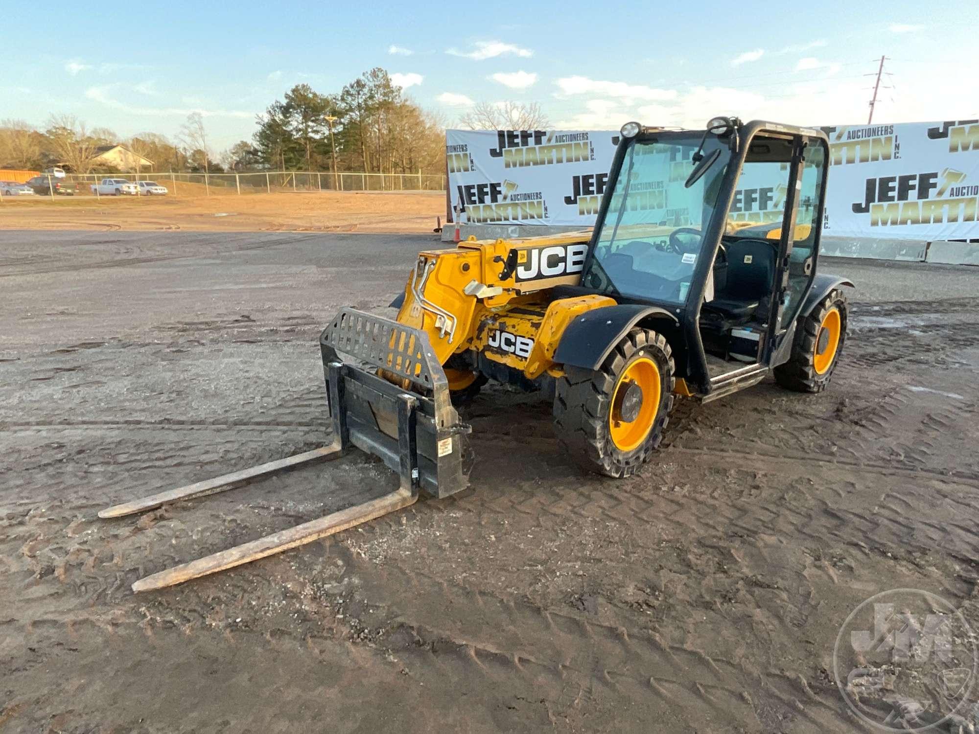 2015 JCB 525-60T4 TELESCOPIC FORKLIFT SN: JCB5A41RE02365709