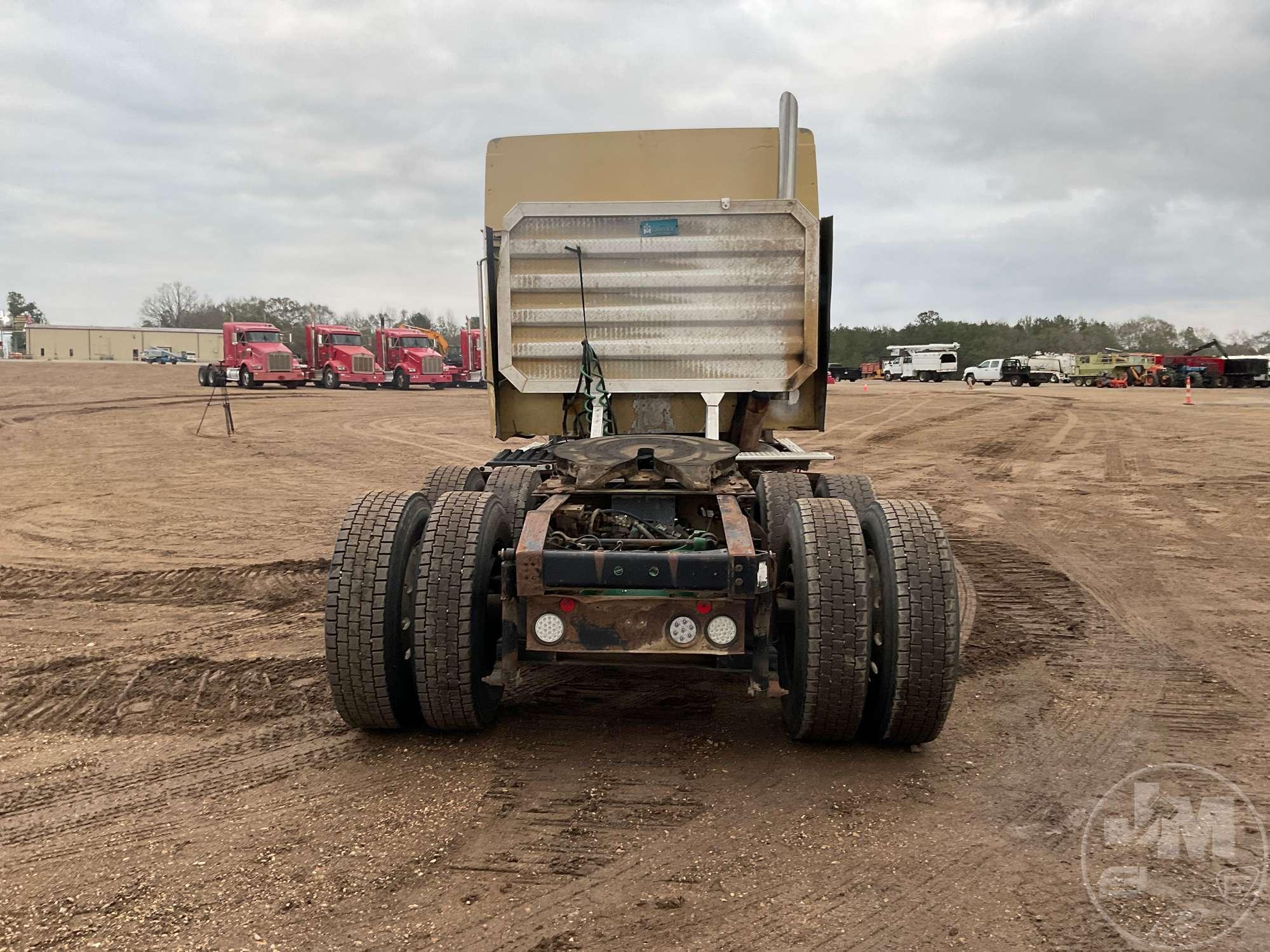 1998 INTERNATIONAL 9200 TANDEM AXLE TRUCK TRACTOR VIN: 2HSFMAHR8WC049317