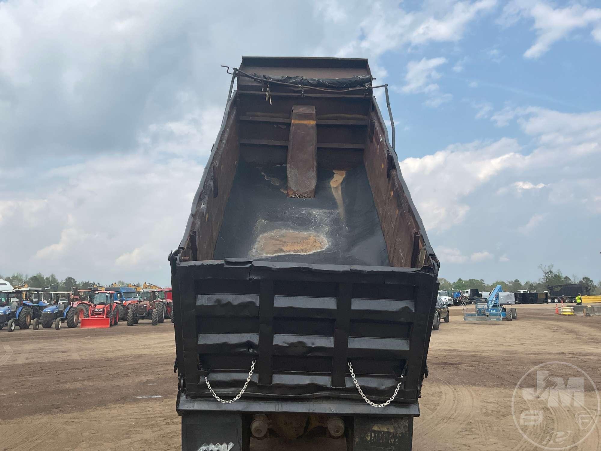 1992 FORD LT8000 TRI-AXLE DUMP TRUCK VIN: 1FDZU82A2NVA16626