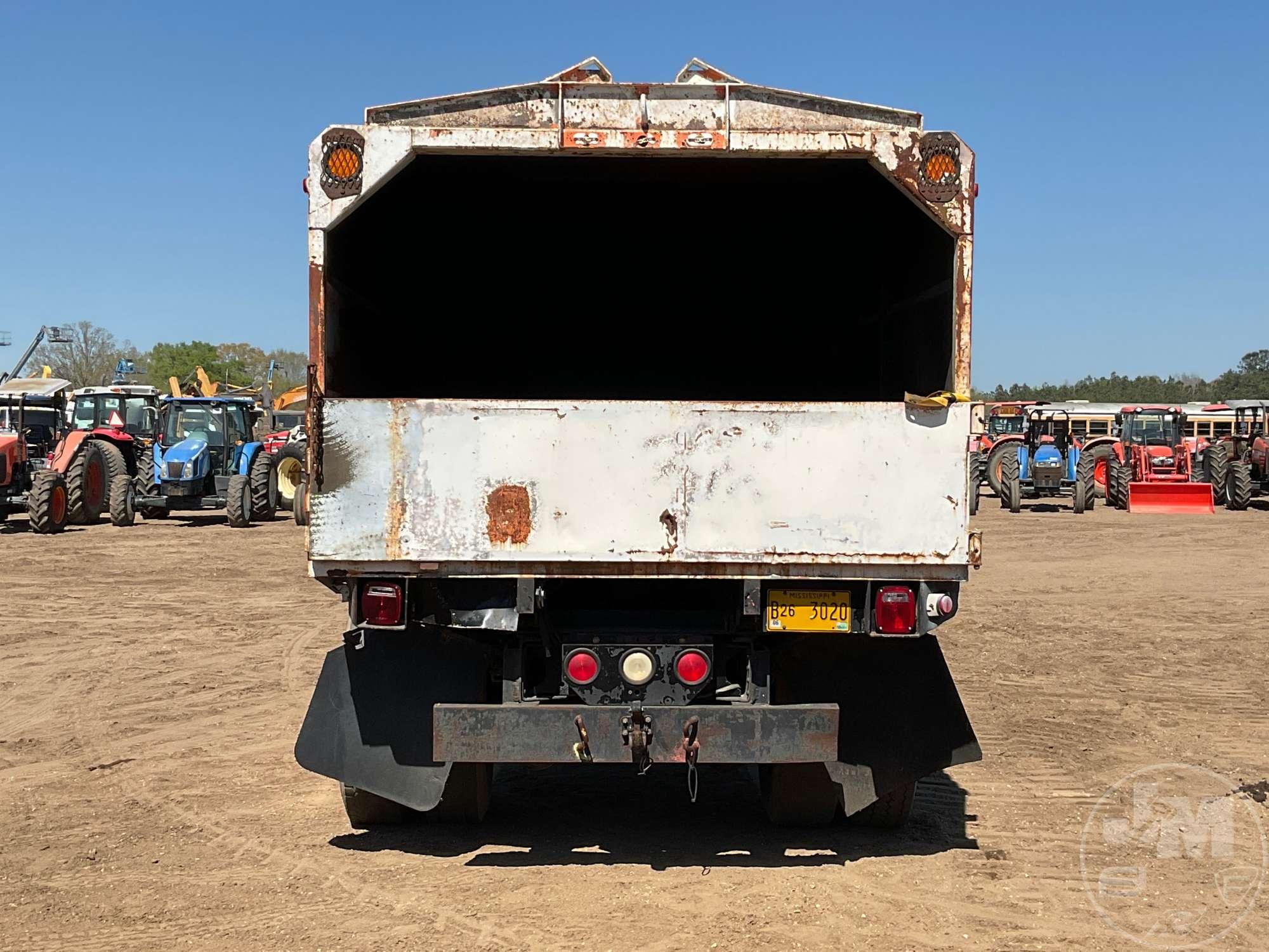 1998 FREIGHTLINER FL70 DEBRIS TRUCK VIN: 1FUWHLBA0WH903469