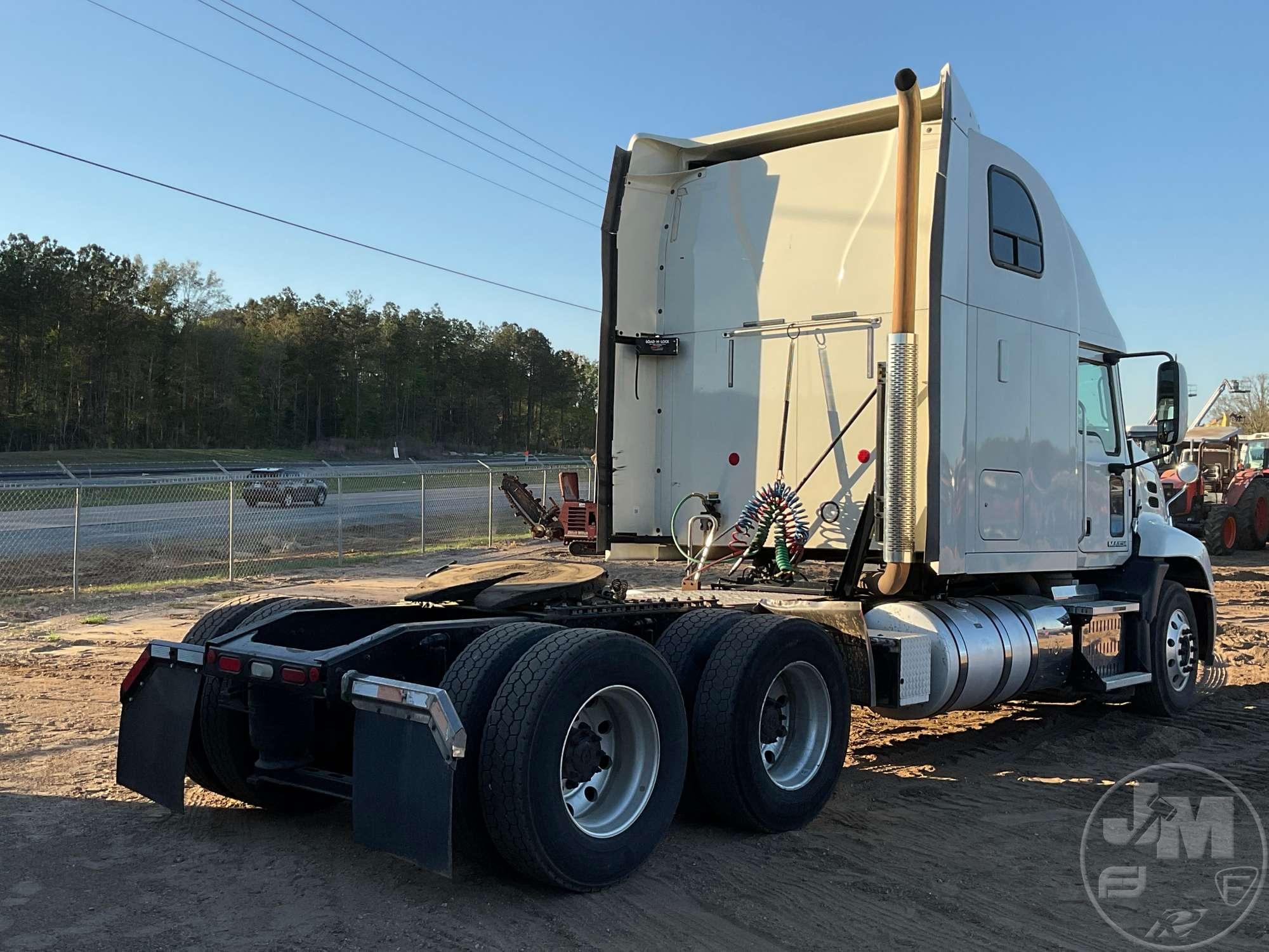 2016 MACK CXU TANDEM AXLE TRUCK TRACTOR VIN: 1M1AW07YXGM075791