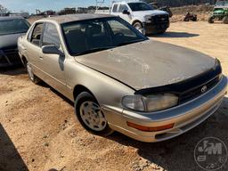 1994 TOYOTA CAMRY LE VIN: 4T1SK12E9RU370267 SEDAN