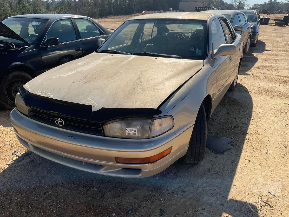 1994 TOYOTA CAMRY LE VIN: 4T1SK12E9RU370267 SEDAN