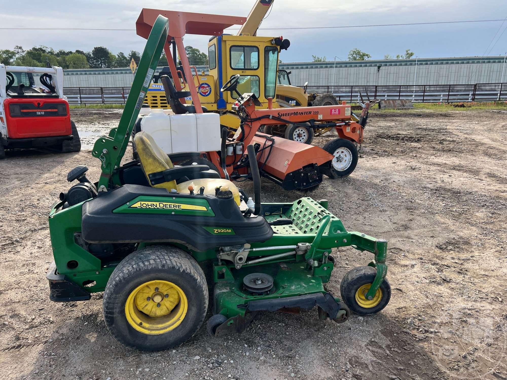 2013 JOHN DEERE Z920M ZERO TURN SN: 1TC920MCCDT011930