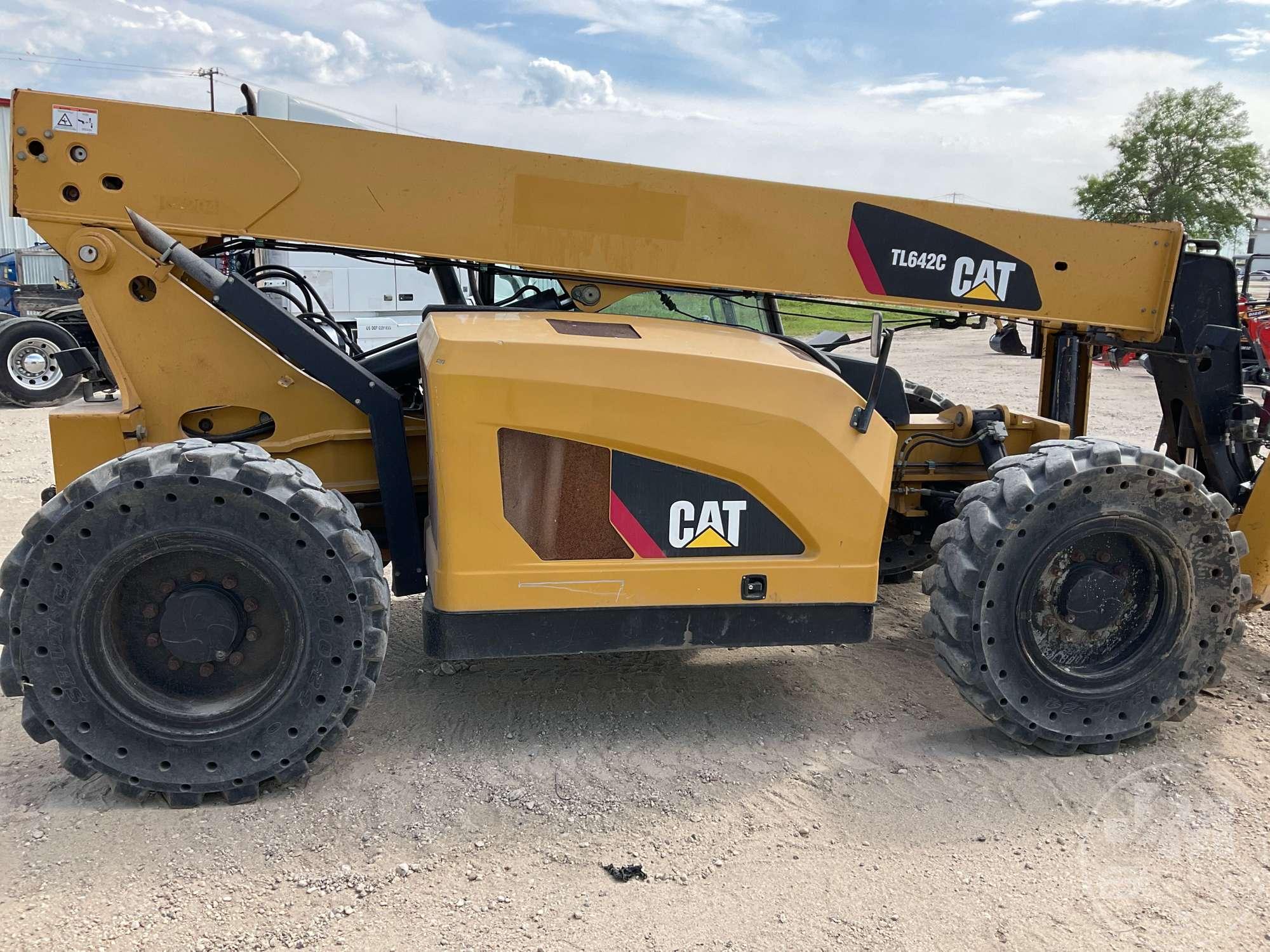 2015 CATERPILLAR TL642C TELESCOPIC FORKLIFT SN: 0THG01472