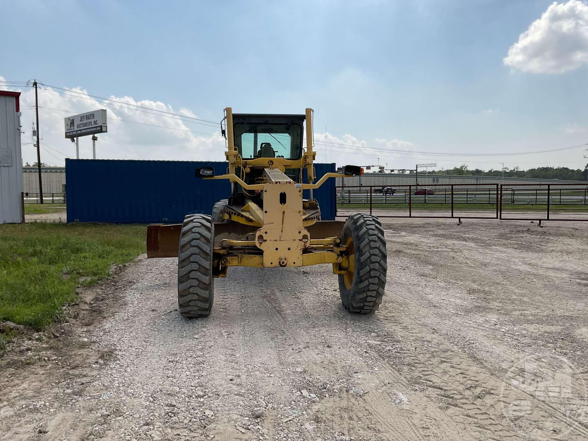 2001 NEW HOLLAND RG140 MOTORGRADER SN: 10Y00465