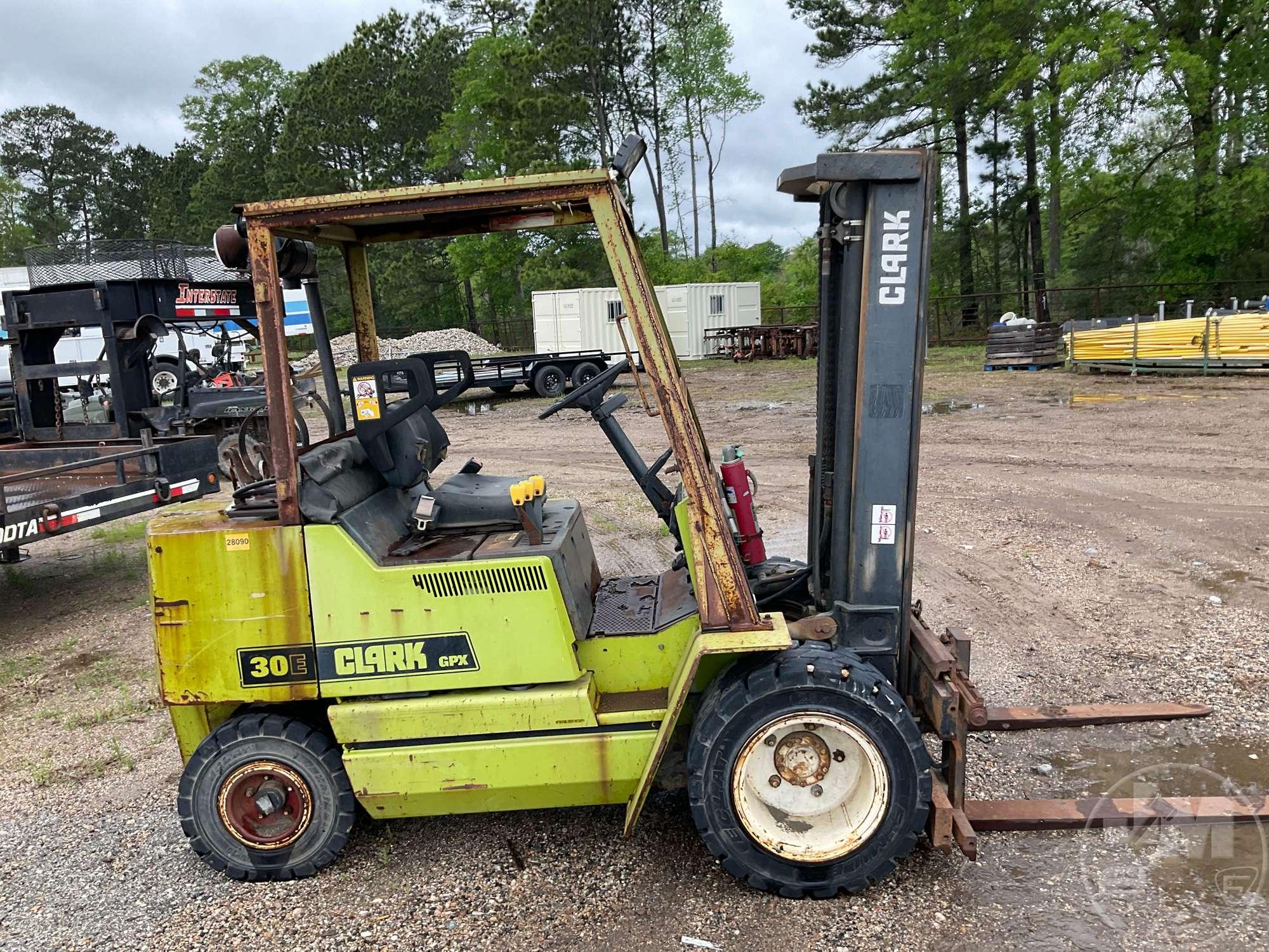 CLARK GPX30E FORKLIFT