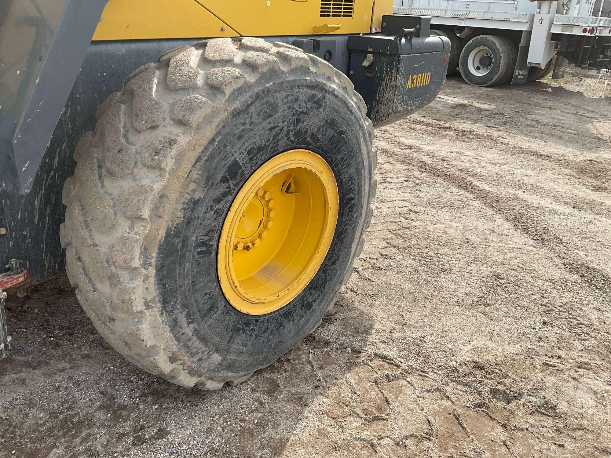 2017 KOMATSU WA320-8 WHEEL LOADER SN: A38110