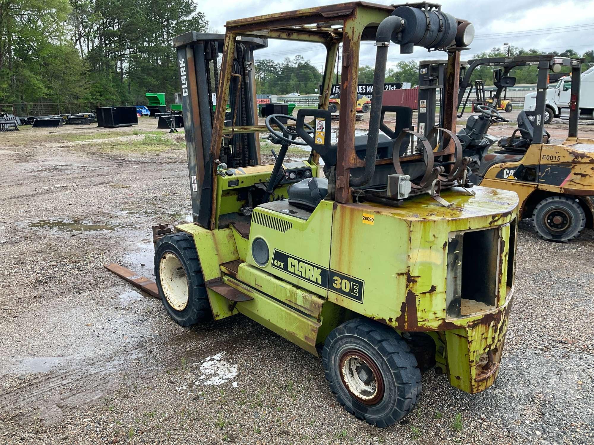 CLARK GPX30E FORKLIFT