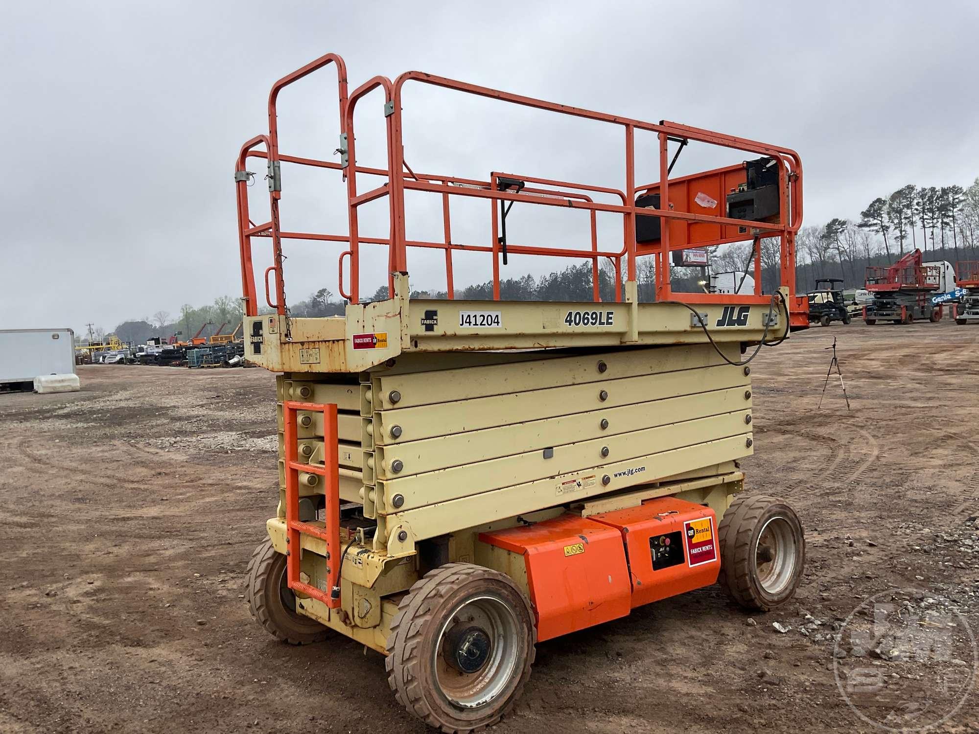 2015 JLG 4069LE 40’...... SCISSOR LIFT SN: 0200241204