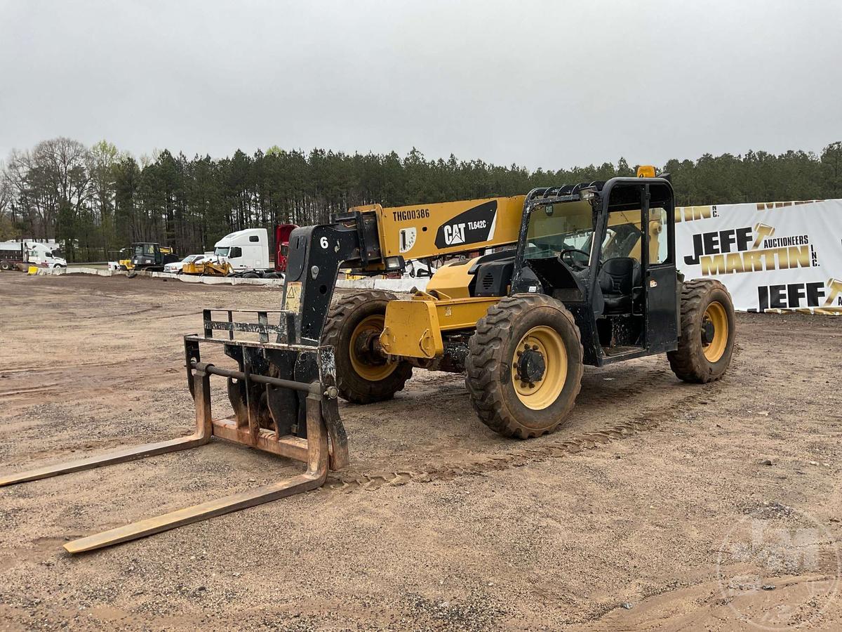 2013 CATERPILLAR TL642C TELESCOPIC FORKLIFT SN: THG00386