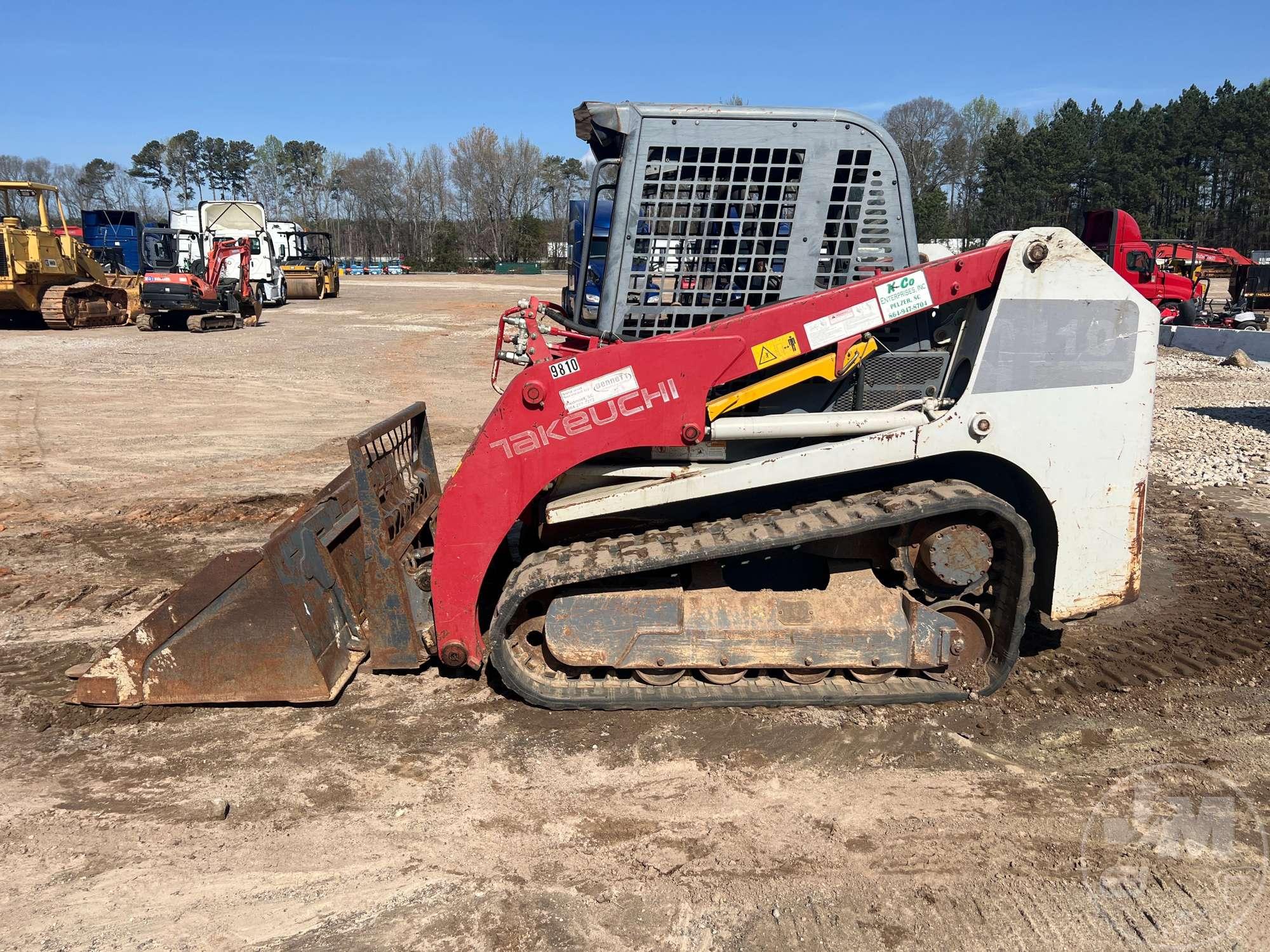 2015 TAKEUCHI MODEL TL10 MULTI TERRAIN LOADER SN: 201001872 CAB