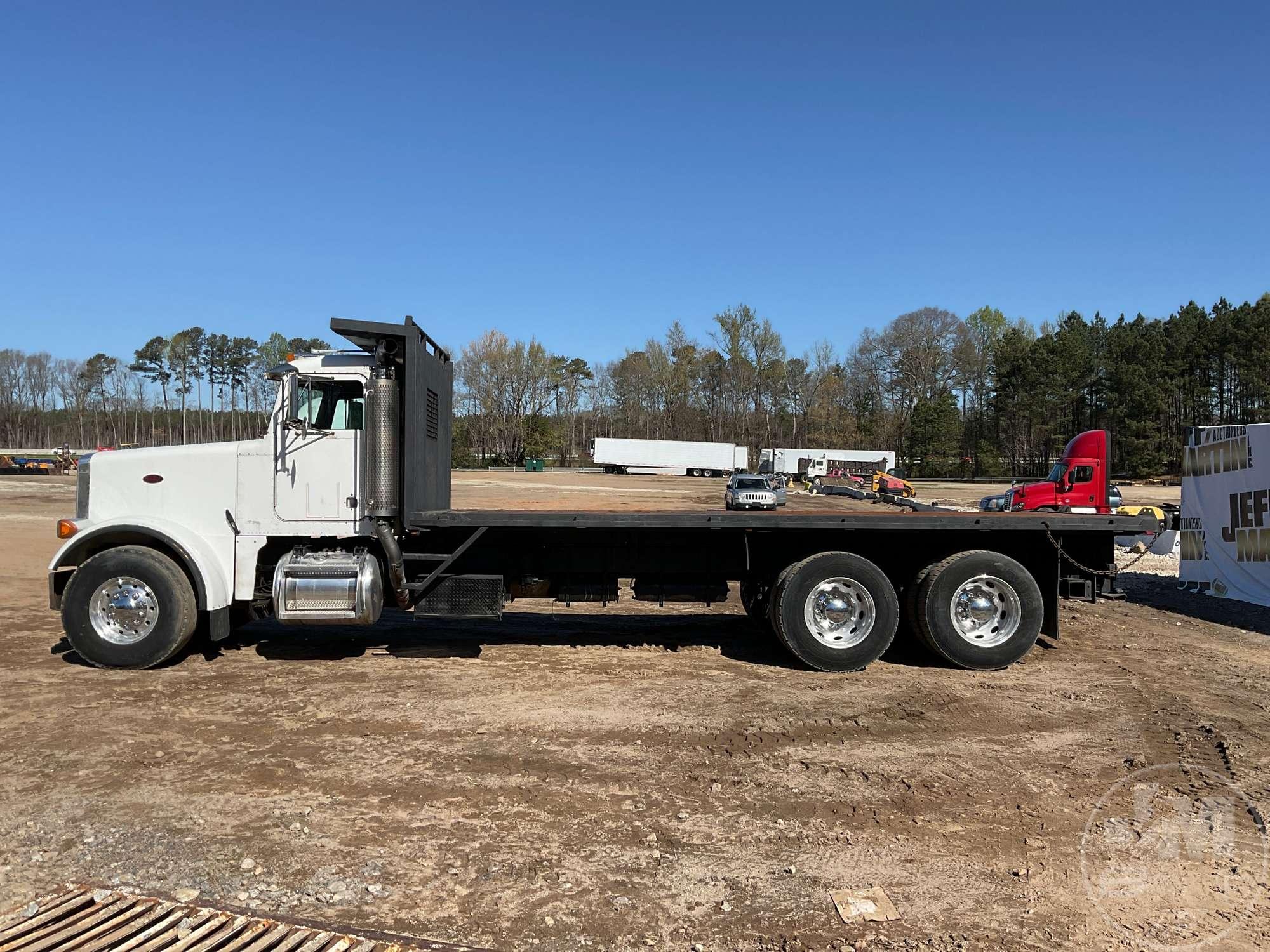 2004 PETERBILT 357 TANDEM AXLE FLATBED TRUCK VIN: 1NPALB0X74D812939