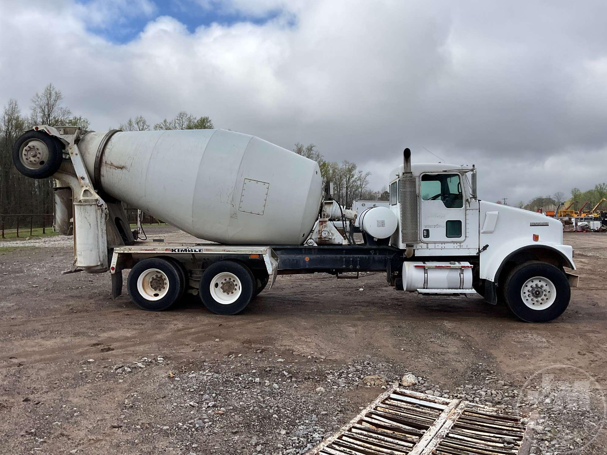 2007 KENWORTH W9 SERIES TANDEM AXLE REAR DISCHARGE MIXER TRUCK VIN: 1NKWL00X77J170003