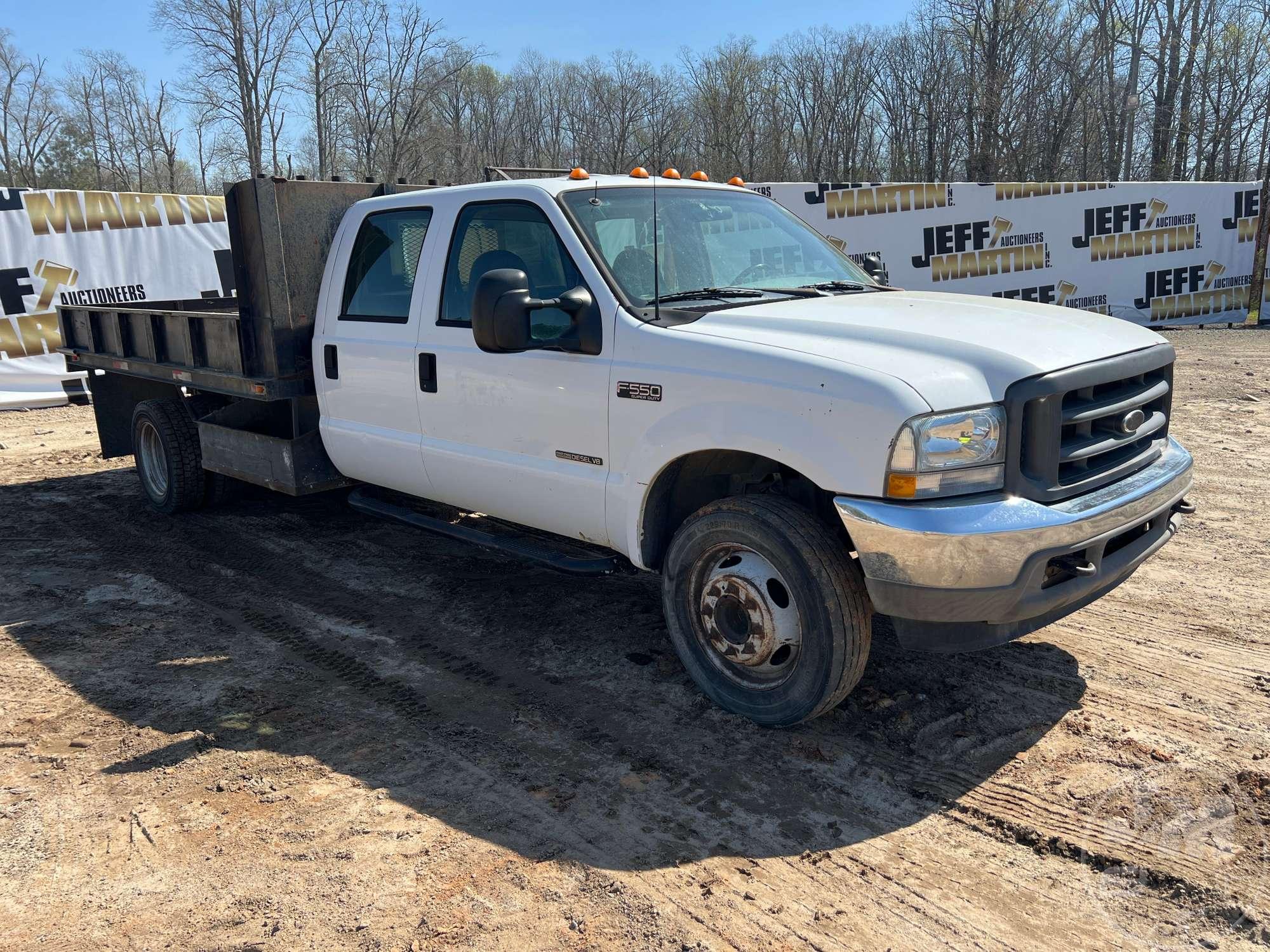 2002 FORD F-550 XL SUPER DUTY SINGLE AXLE CREW CAB FLATBED TRUCK VIN: 1FDAW56F12ED09621